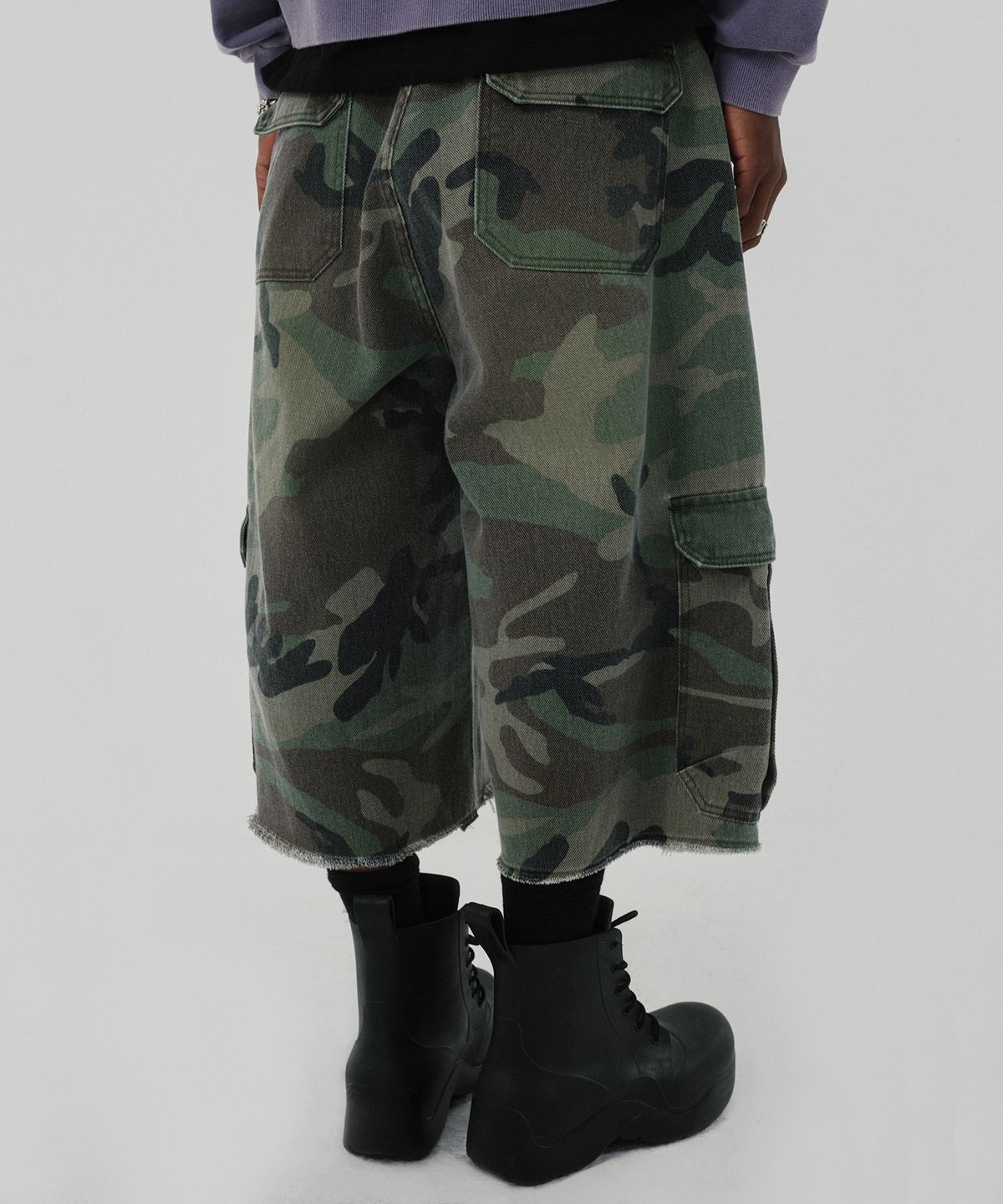 스웨이드(SUADE) CAMO CARGO SHORTS [GREEN CAMO]
