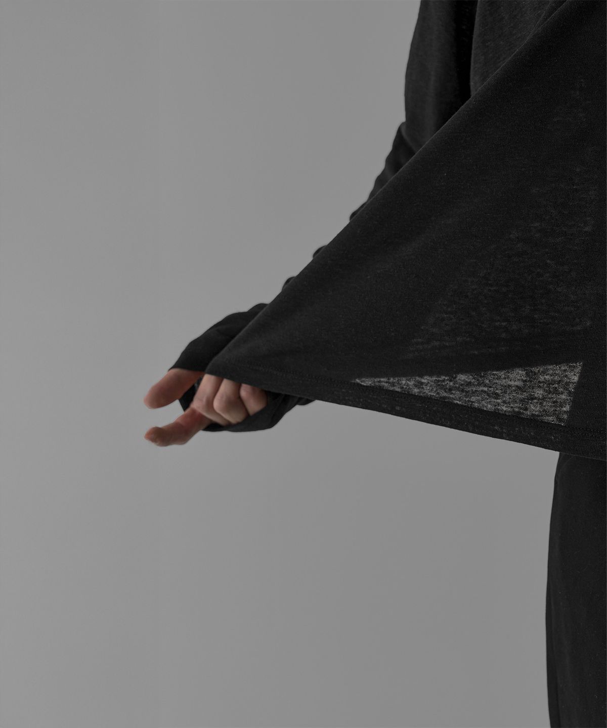 바우로 프로덕트(BOWLOW PRODUCT) 실키 린넨 크롭 긴팔 티셔츠 [블랙]