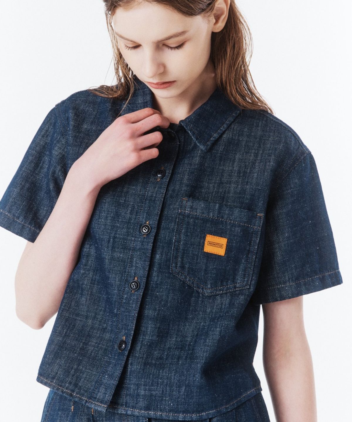 브롬톤 런던(BROMPTON LONDON) W CROP DENIM HALF SLEEVE SHIRT - INDIGO (P262WSH483)