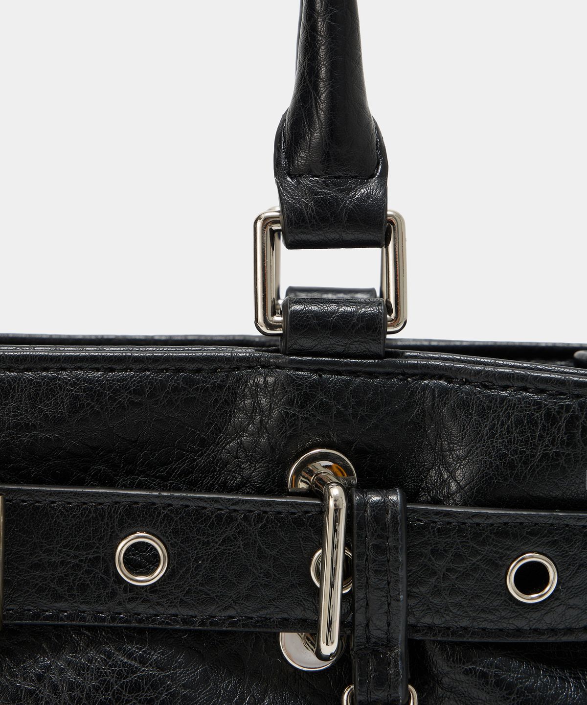 에트오소메(ETRE AU SOMMET) Belt Eyelet Strap Cross Mini Bag (Black)