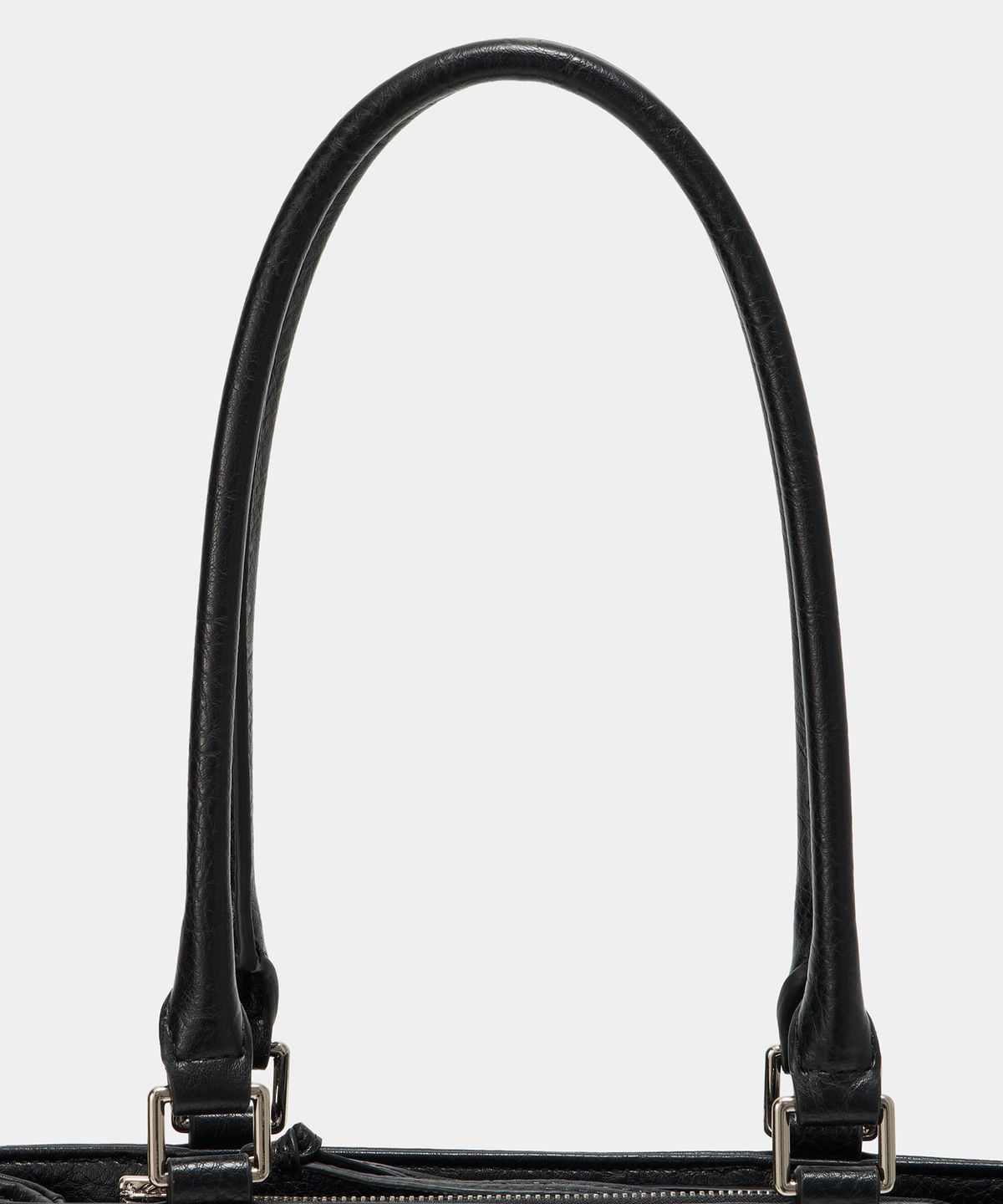 에트오소메(ETRE AU SOMMET) Belt Eyelet Strap Cross Mini Bag (Black)