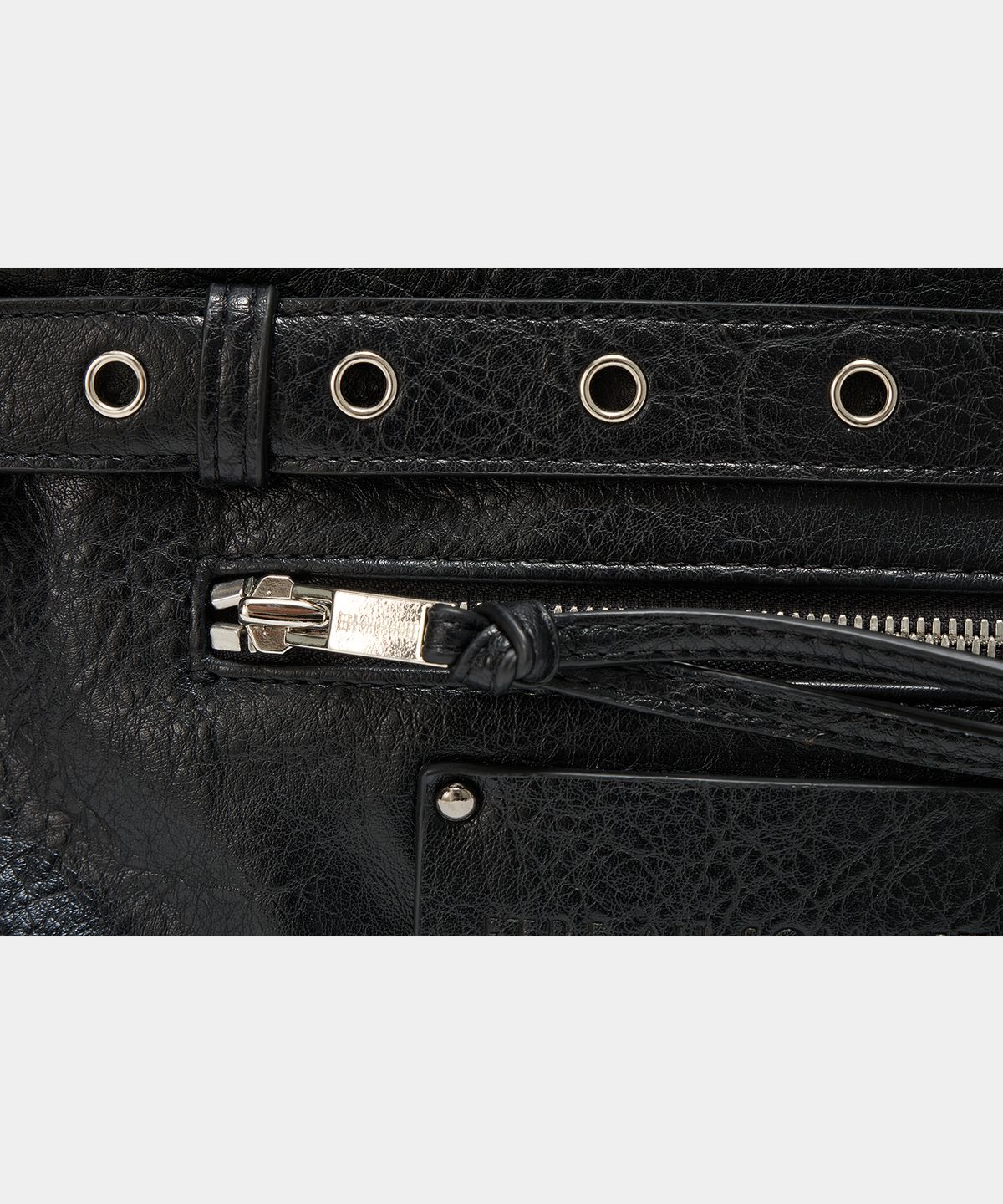 에트오소메(ETRE AU SOMMET) Belt Eyelet Strap Cross Mini Bag (Black)