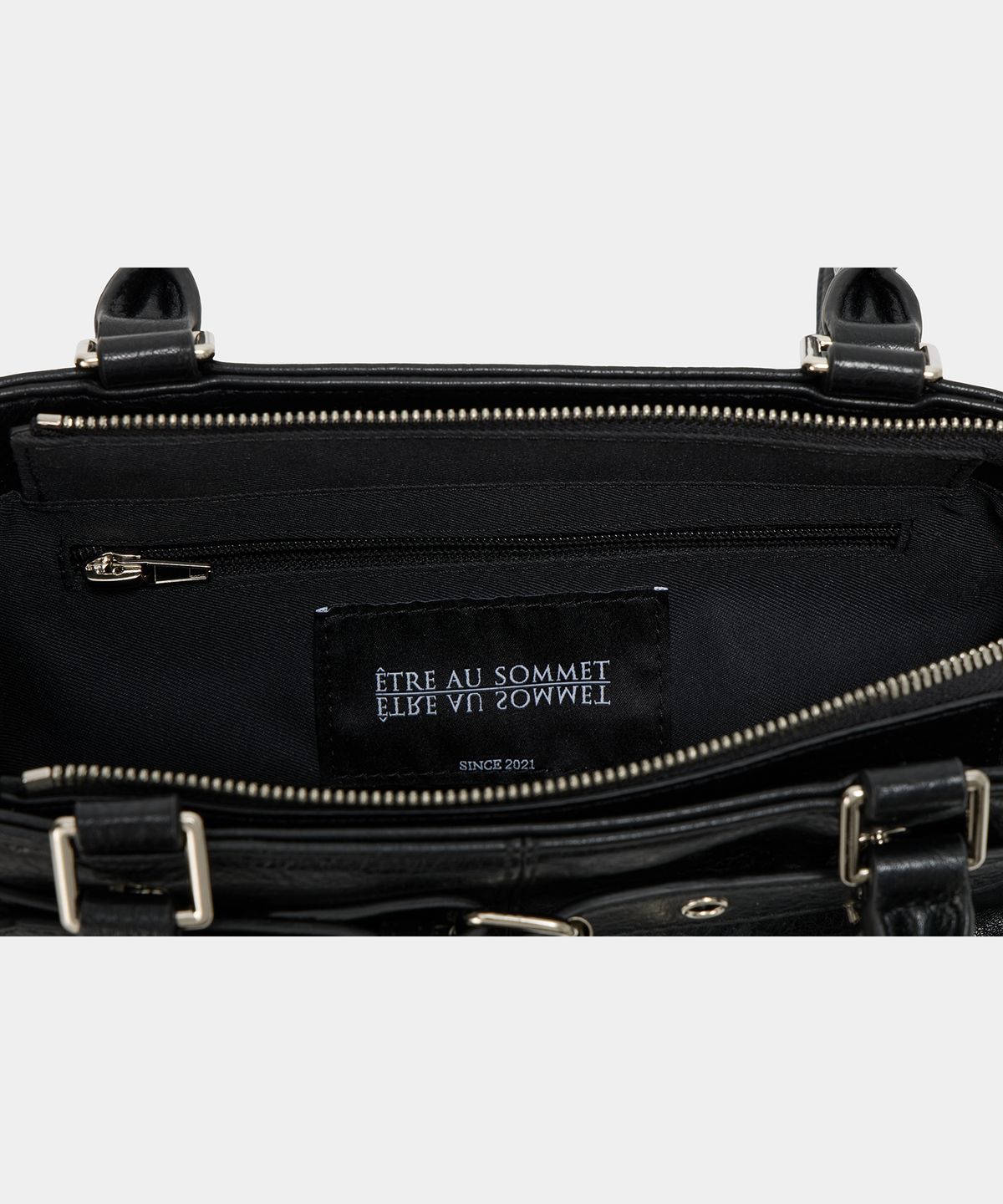에트오소메(ETRE AU SOMMET) Belt Eyelet Strap Cross Mini Bag (Black)