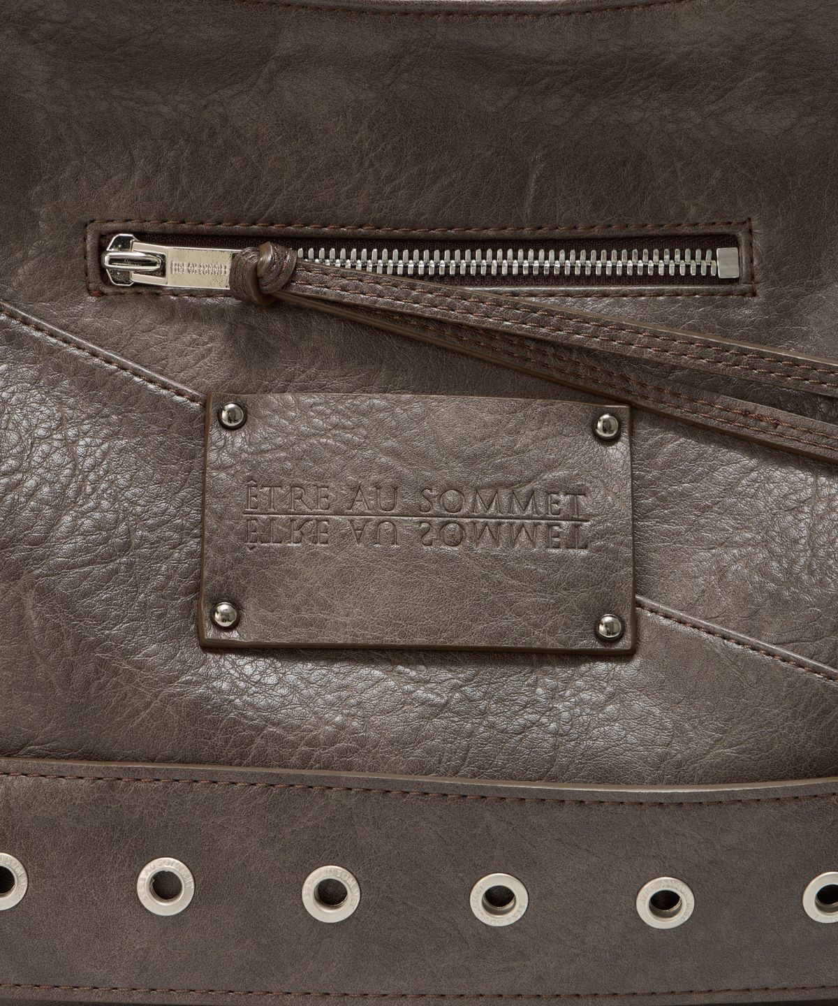 에트오소메(ETRE AU SOMMET) Strap Belt Eyelet Cross Big Bag (Brown)