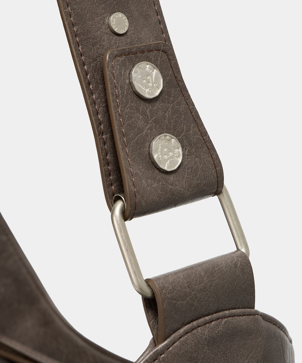 에트오소메(ETRE AU SOMMET) Strap Belt Eyelet Cross Big Bag (Brown)