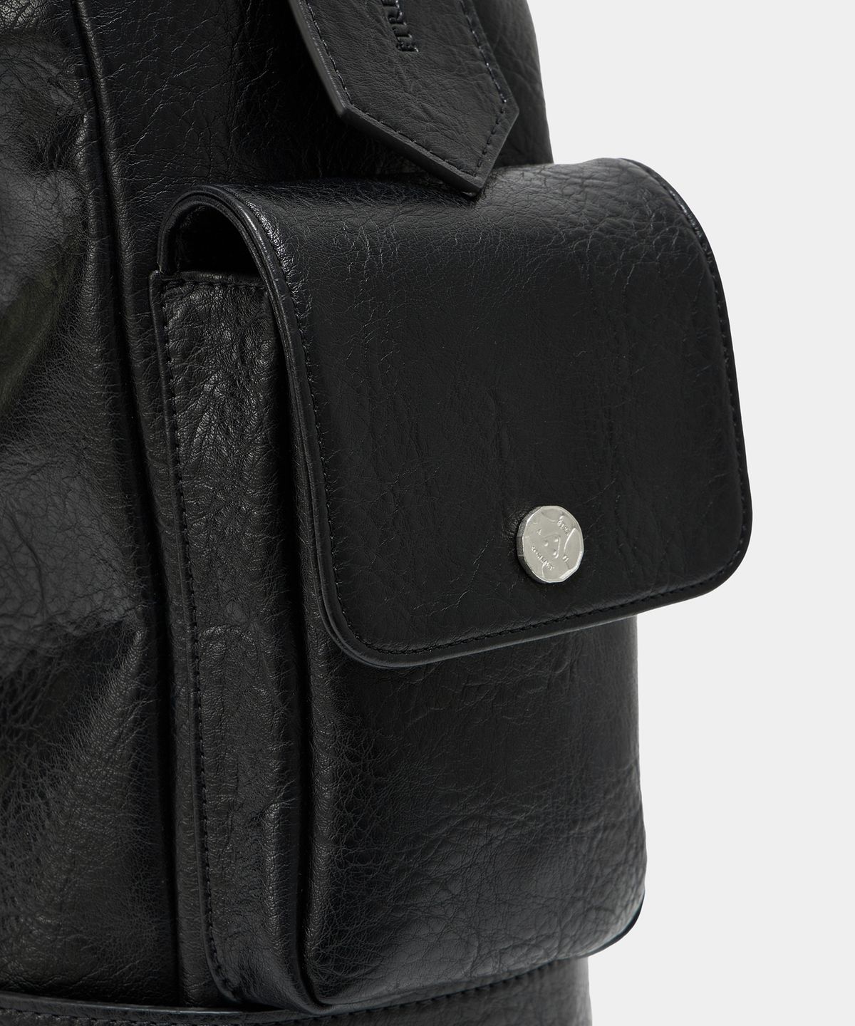 에트오소메(ETRE AU SOMMET) Strap Belt Eyelet Cross Big Bag (Black)