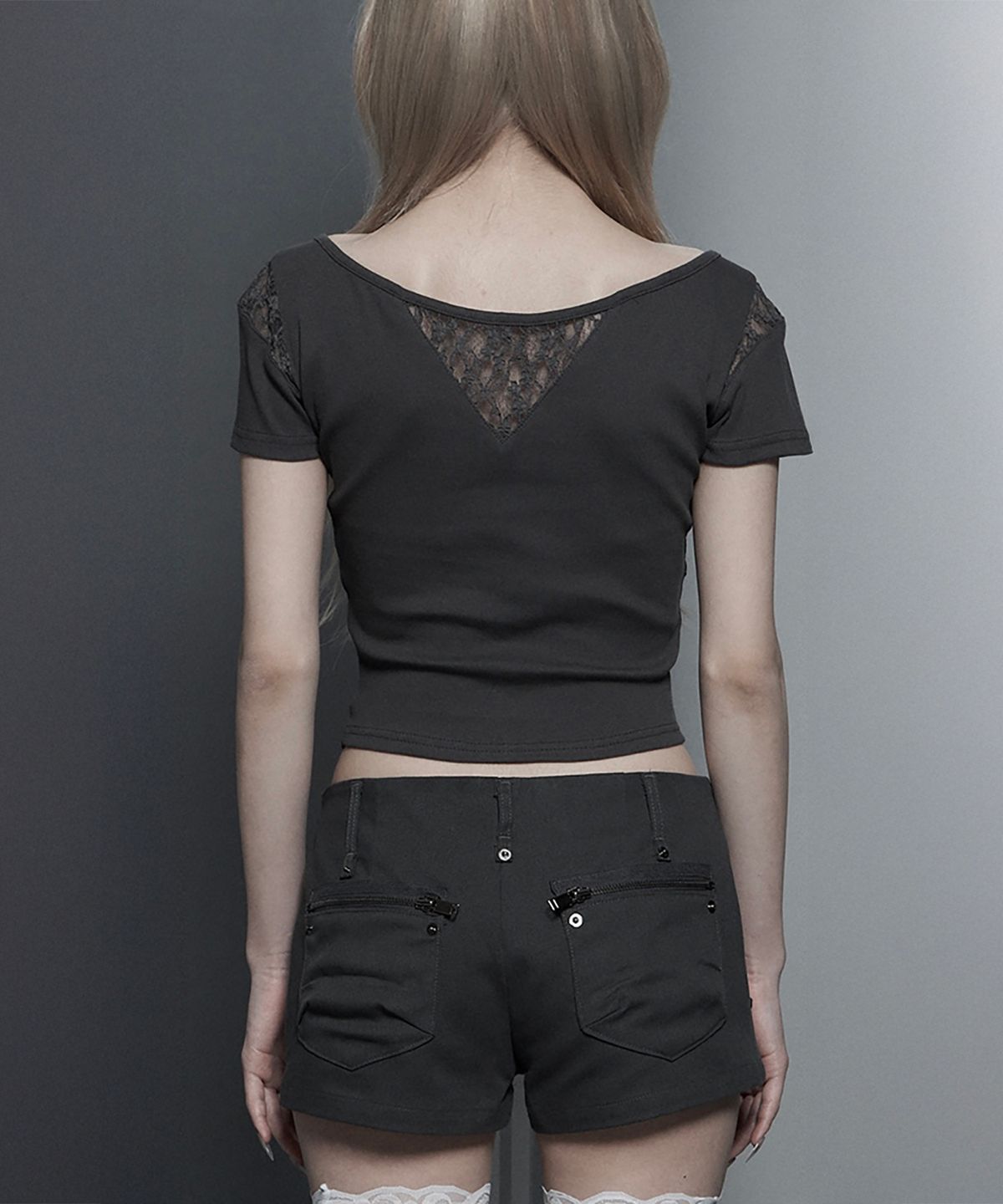 에트오소메(ETRE AU SOMMET) Bust Line Pintuck Detail Top (Dark Gray)