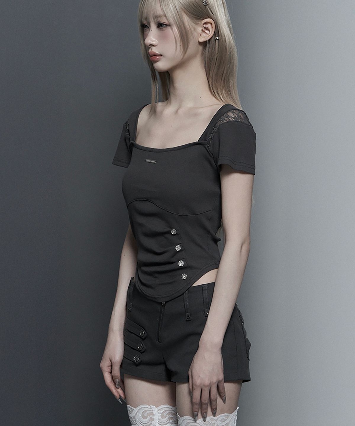 에트오소메(ETRE AU SOMMET) Bust Line Pintuck Detail Top (Dark Gray)
