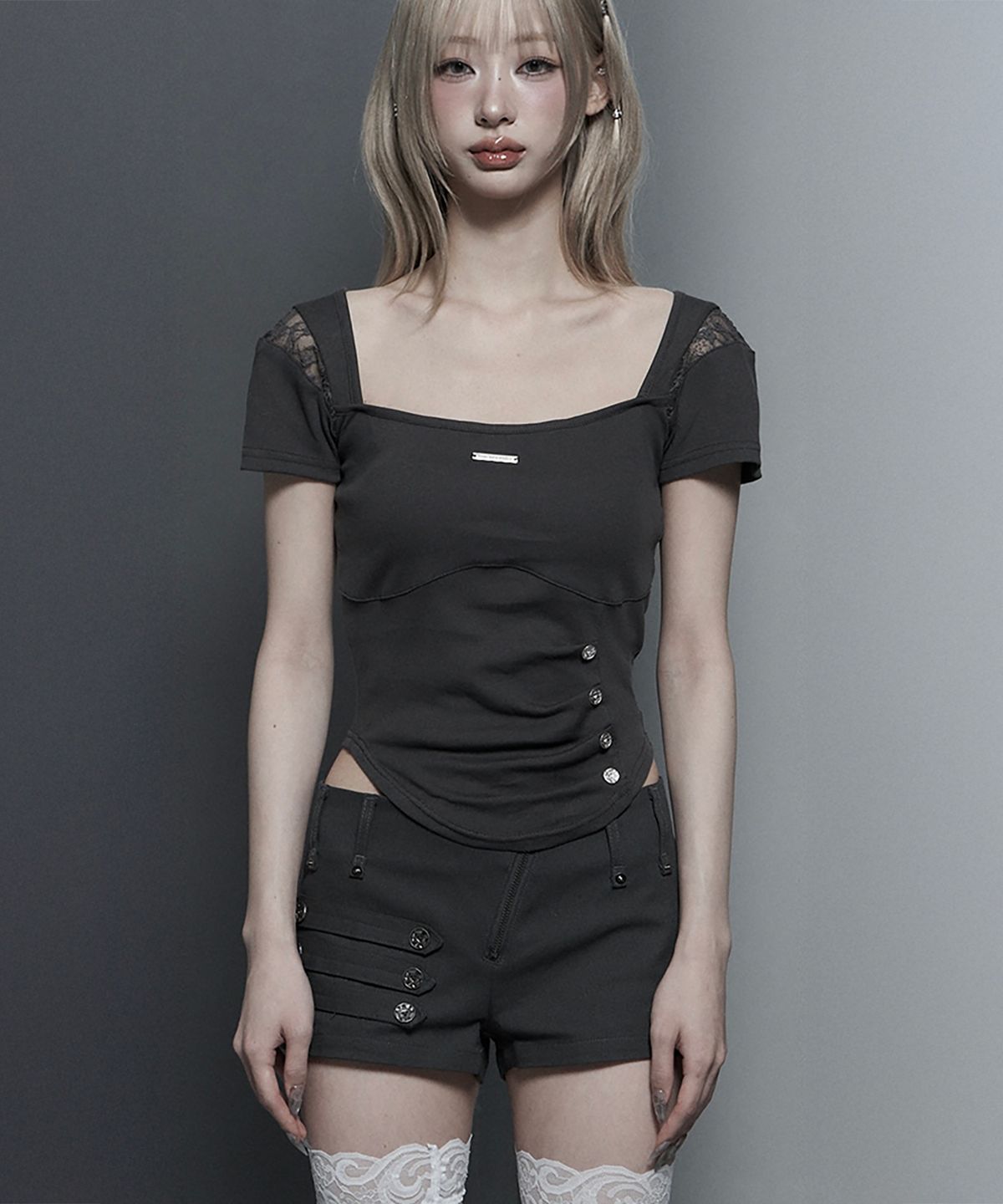 에트오소메(ETRE AU SOMMET) Bust Line Pintuck Detail Top (Dark Gray)