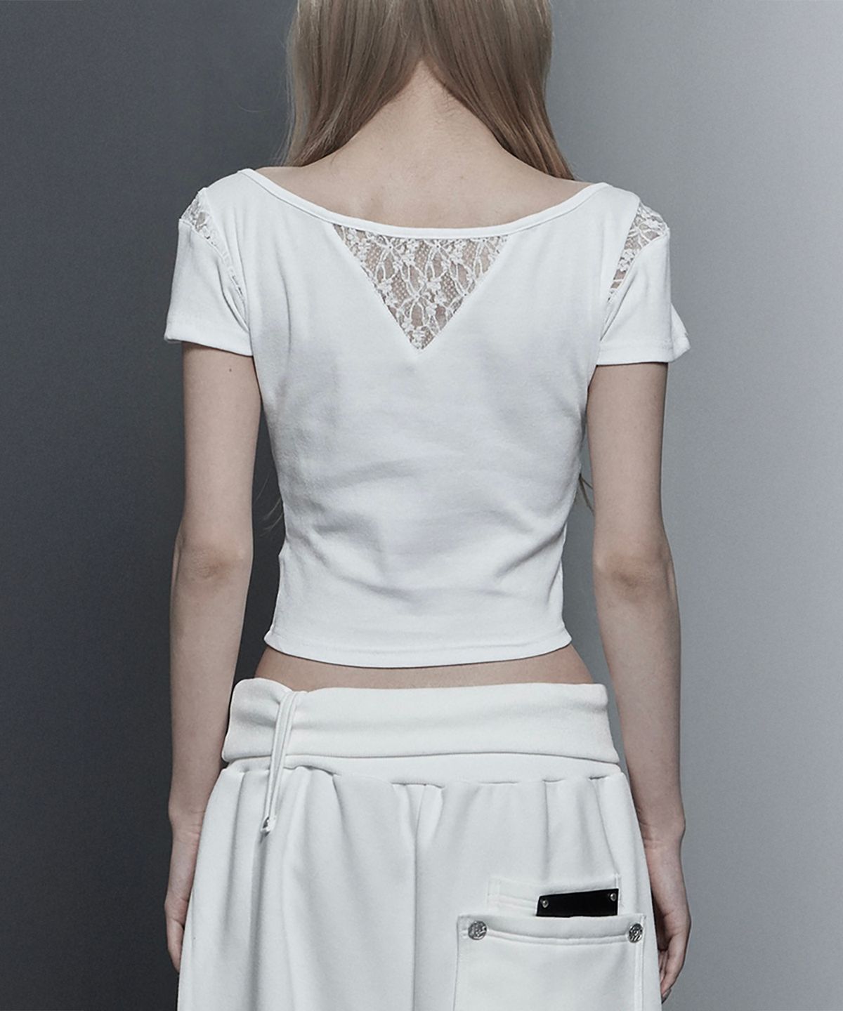 에트오소메(ETRE AU SOMMET) Bust Line Pintuck Detail Top (White)