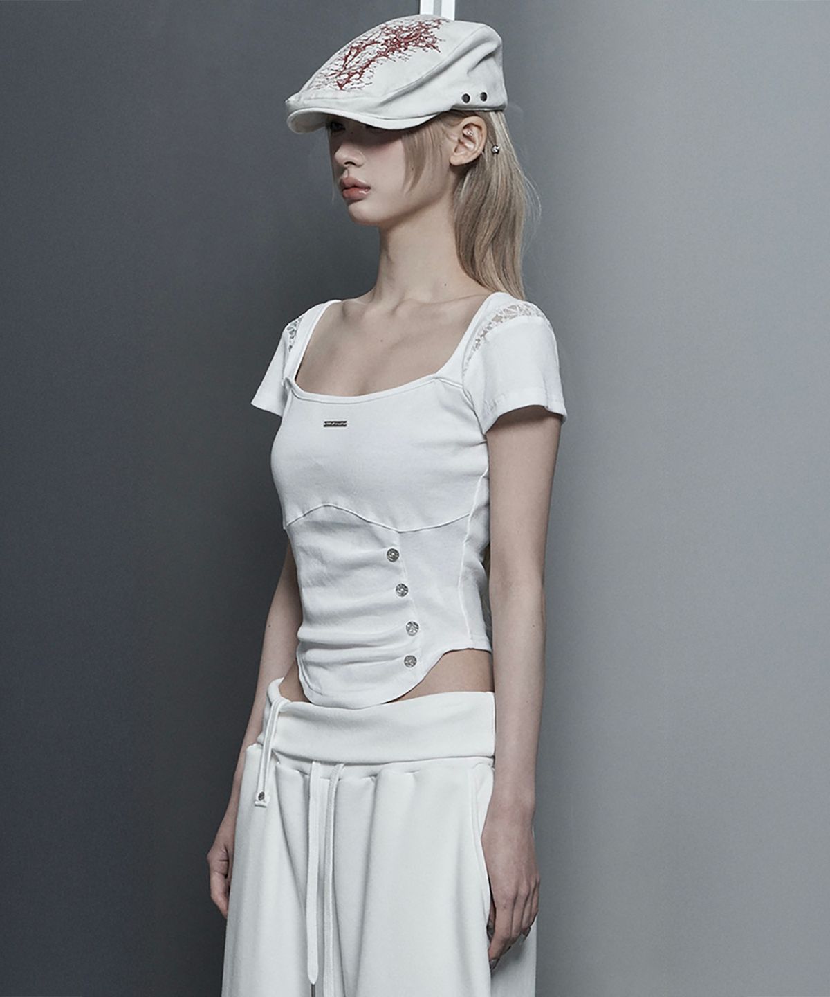 에트오소메(ETRE AU SOMMET) Bust Line Pintuck Detail Top (White)