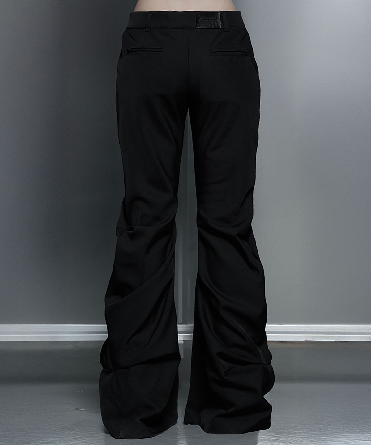 에트오소메(ETRE AU SOMMET) Side Double Lace-Up Bootcut Slacks (Black)