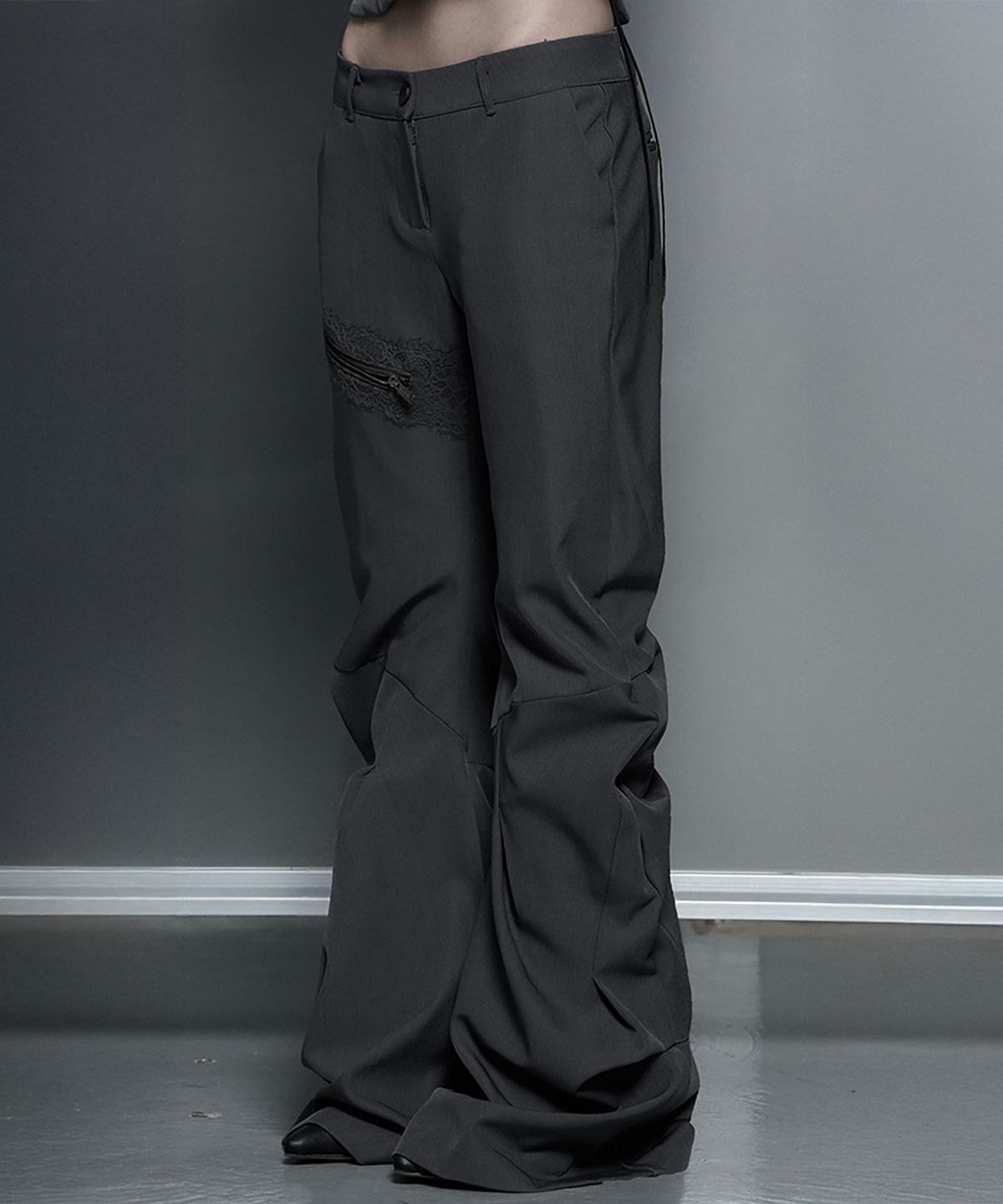 에트오소메(ETRE AU SOMMET) Side Double Lace-Up Bootcut Slacks (Gray)
