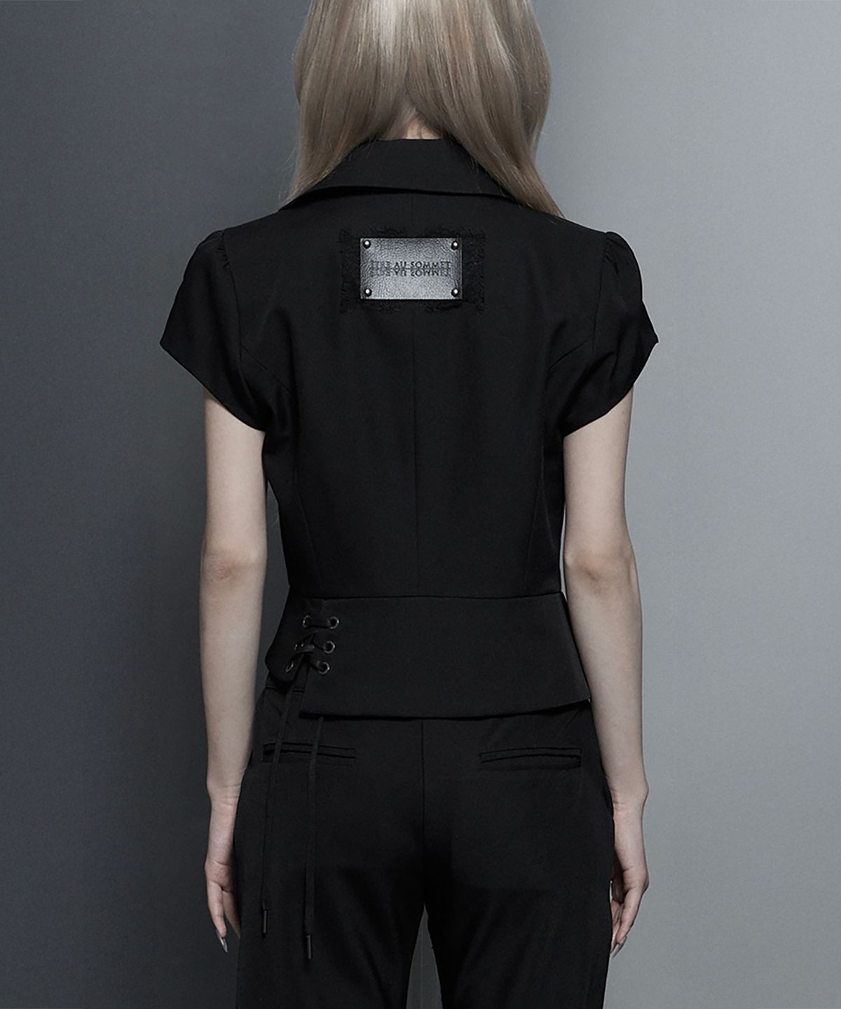 에트오소메(ETRE AU SOMMET) Cropped Short Sleeve Tailored Jacket (Black)