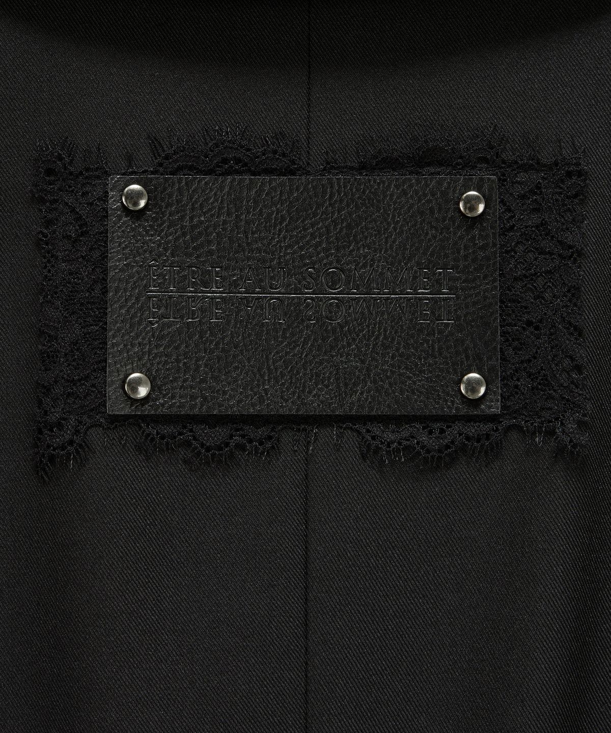 에트오소메(ETRE AU SOMMET) Cropped Short Sleeve Tailored Jacket (Black)