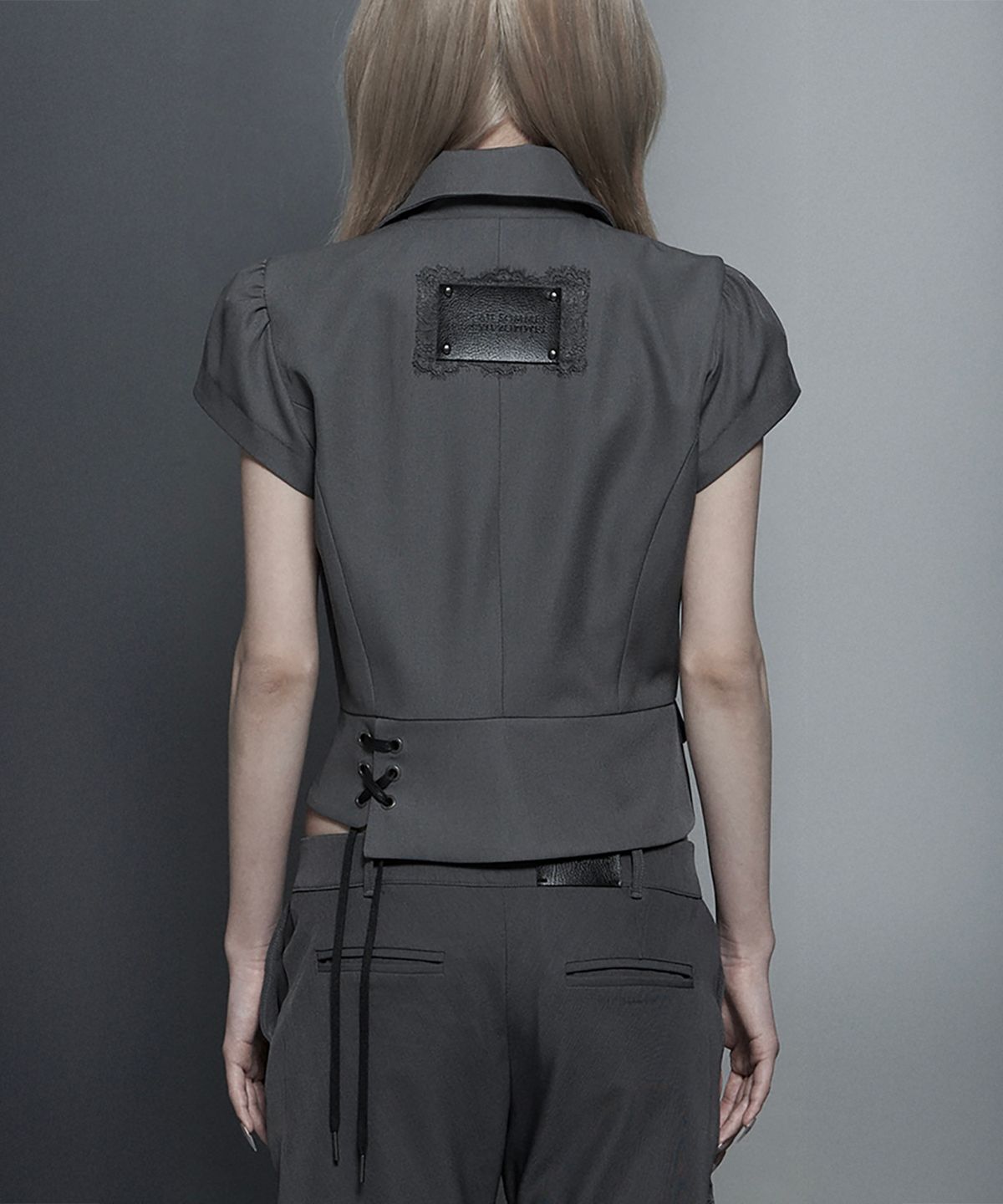 에트오소메(ETRE AU SOMMET) Cropped Short Sleeve Tailored Jacket (Dark Gray)