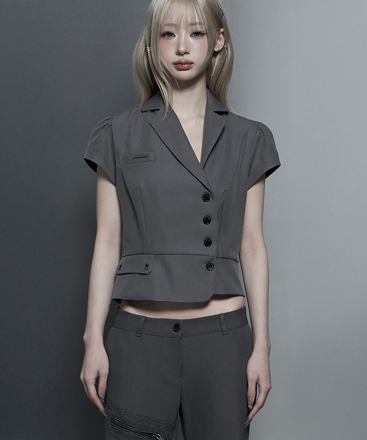 에트오소메(ETRE AU SOMMET) Cropped Short Sleeve Tailored Jacket (Dark Gray)