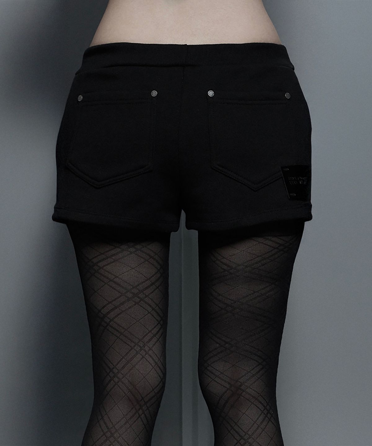 에트오소메(ETRE AU SOMMET) Hotfix Side Mini Shorts (Black)