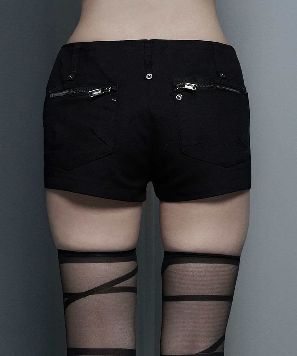 에트오소메(ETRE AU SOMMET) Napoleon Diagonal zipper short pants (Black)
