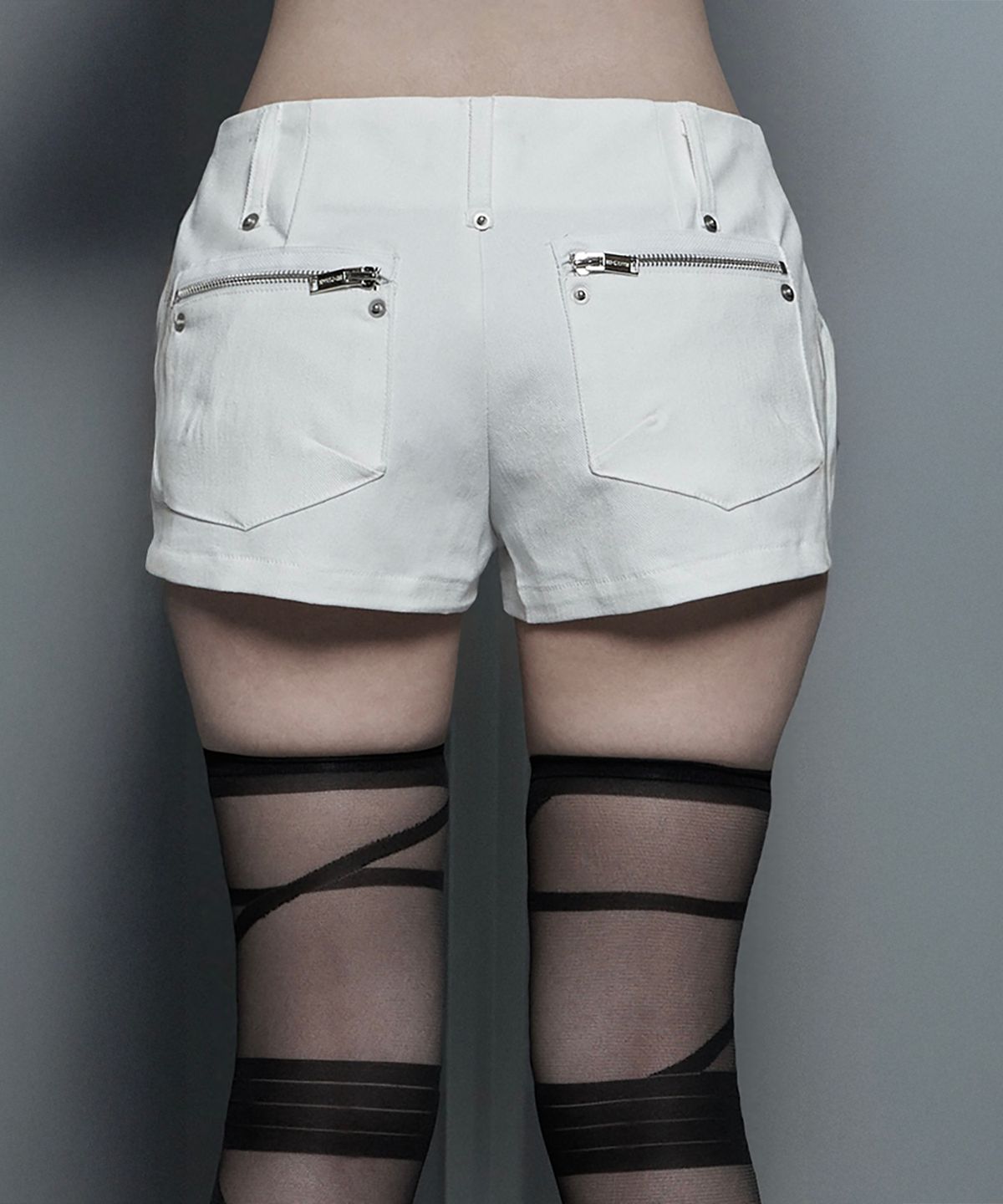 에트오소메(ETRE AU SOMMET) Napoleon Diagonal zipper short pants (White)