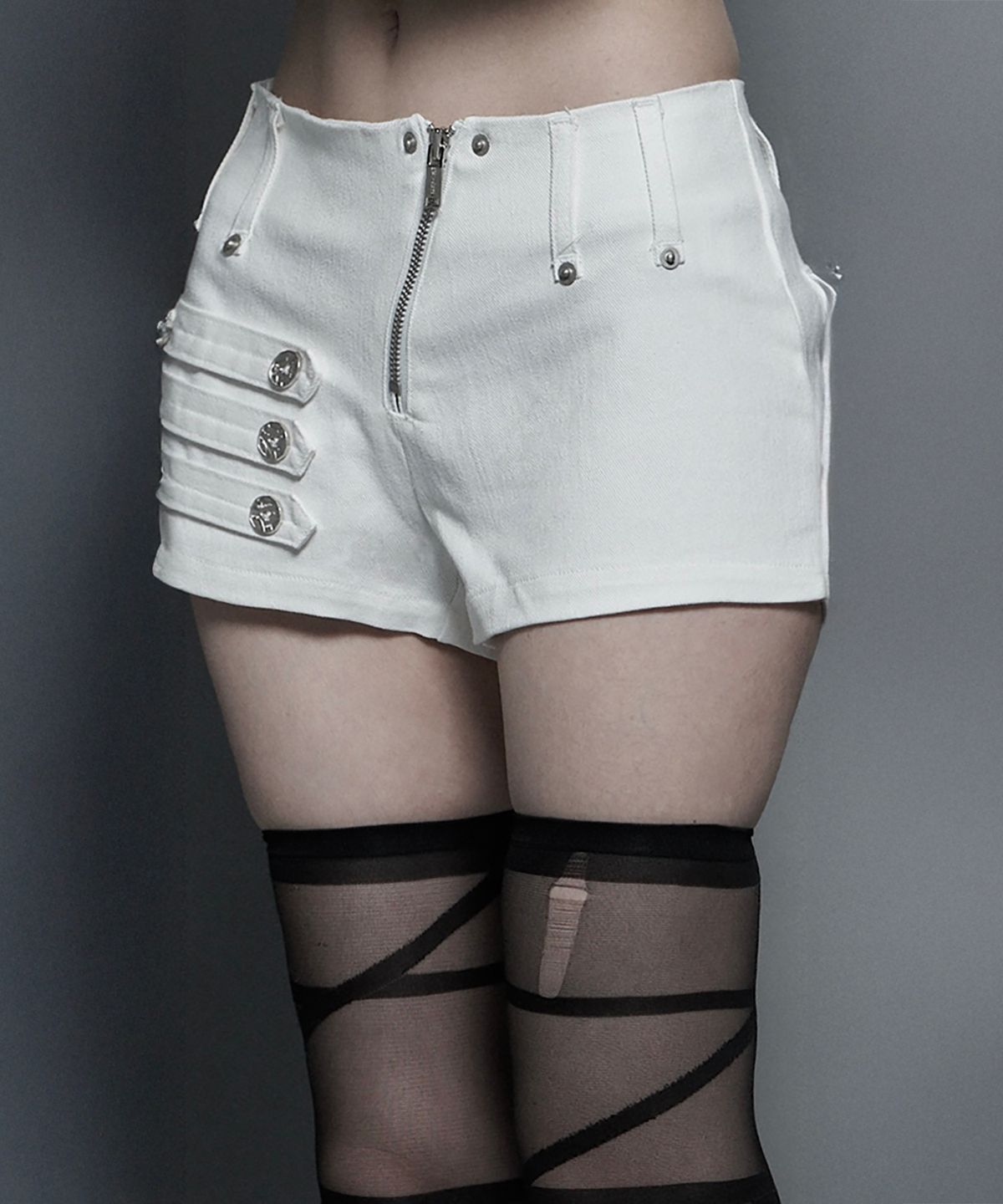 에트오소메(ETRE AU SOMMET) Napoleon Diagonal zipper short pants (White)