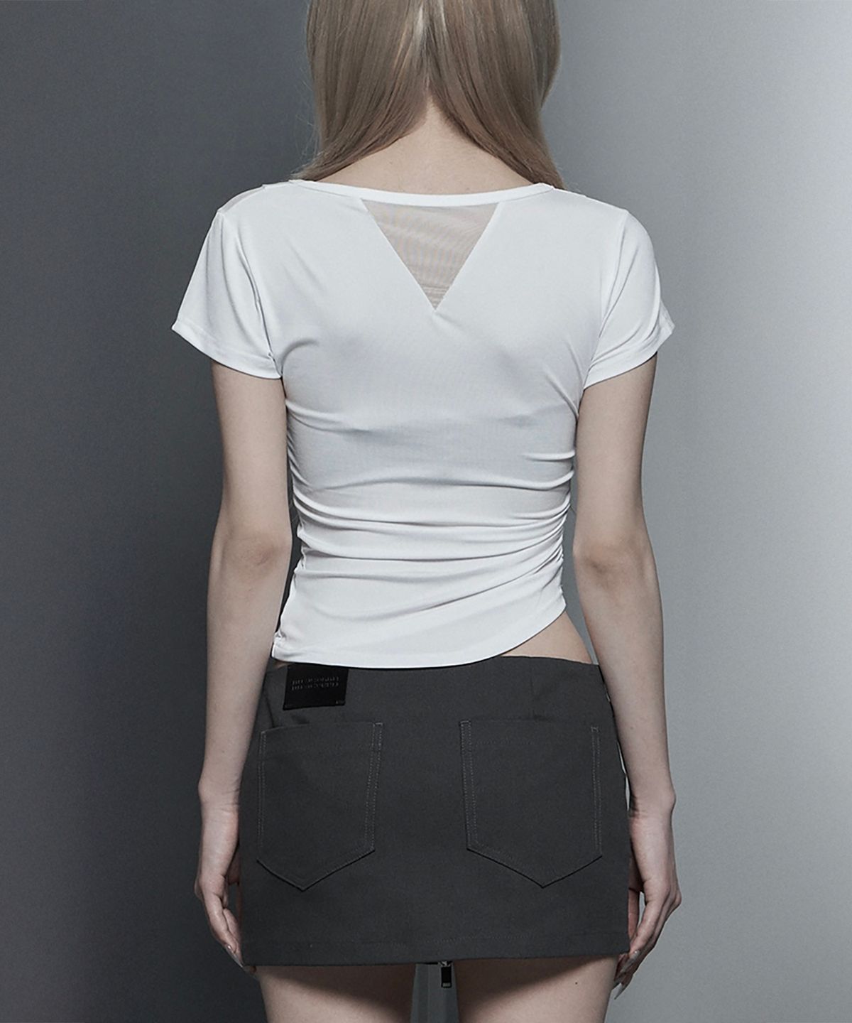 에트오소메(ETRE AU SOMMET) Modern Square Shirring Tee (White)