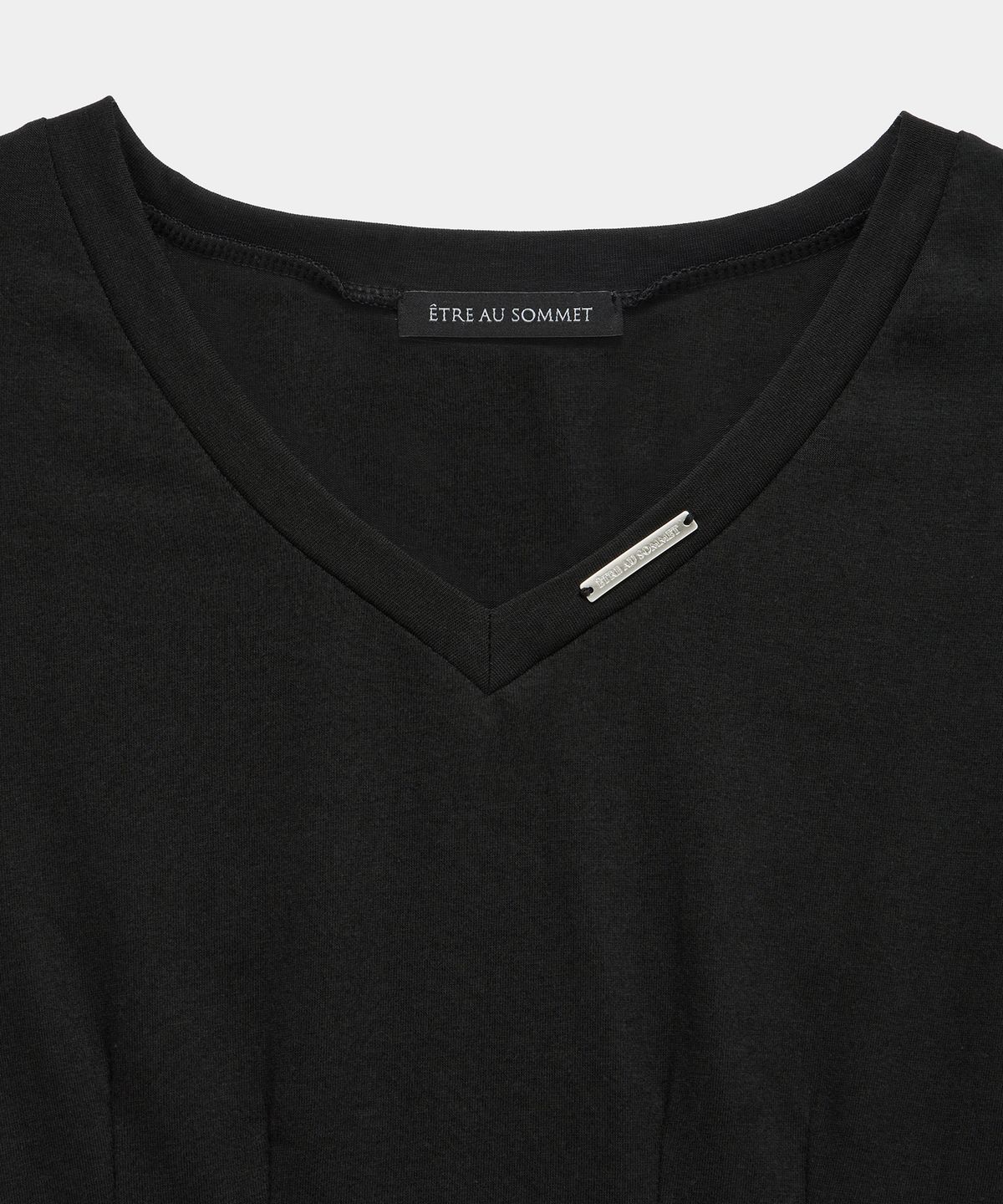 에트오소메(ETRE AU SOMMET) Dart Line V-Neck Slim Top (Black)