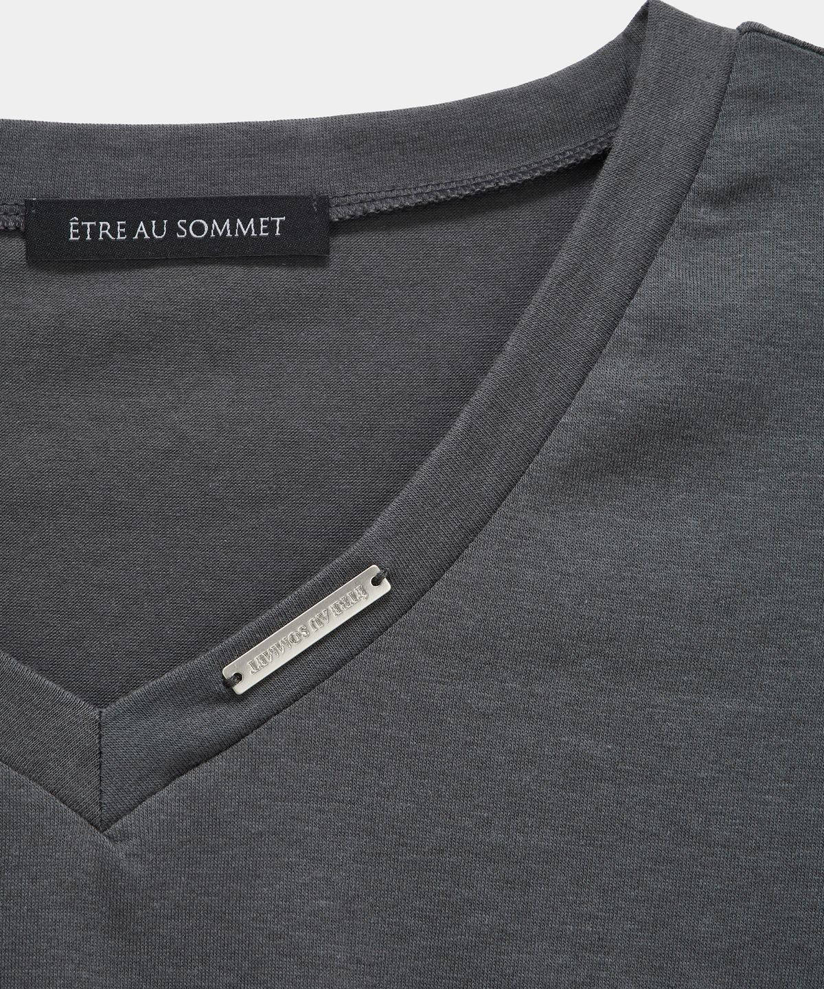 에트오소메(ETRE AU SOMMET) Dart Line V-Neck Slim Top (Dark Gray)