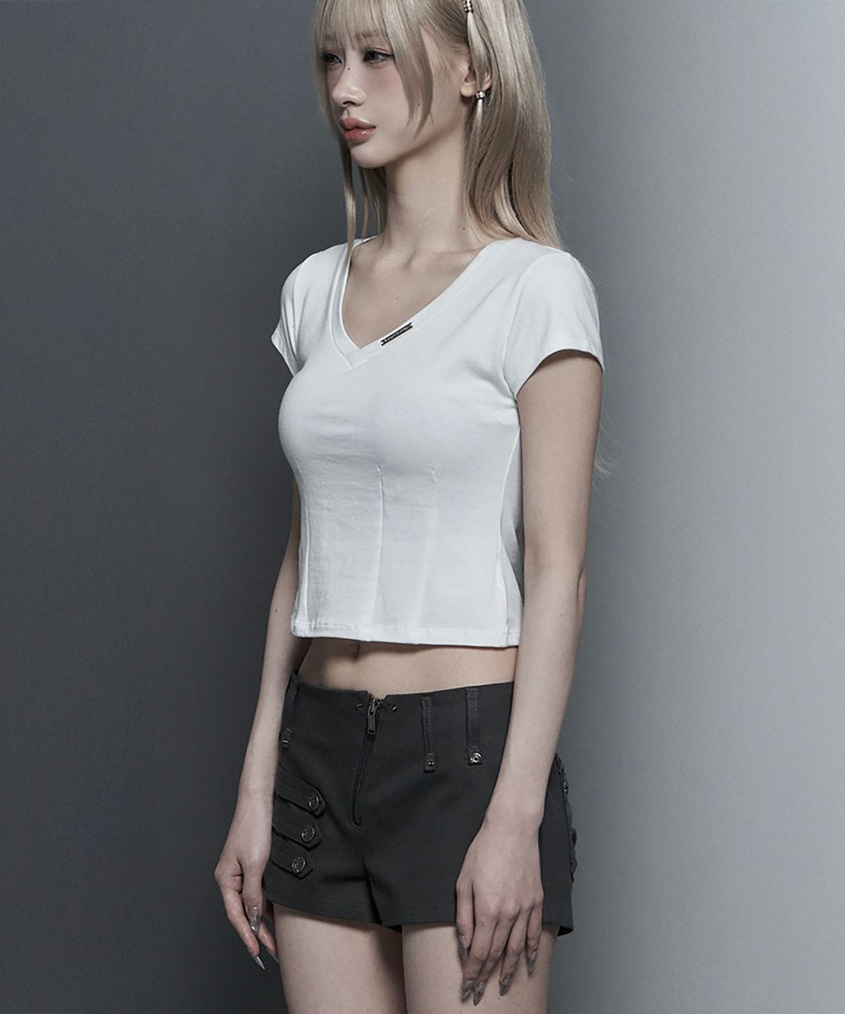 에트오소메(ETRE AU SOMMET) Dart Line V-Neck Slim Top (White)