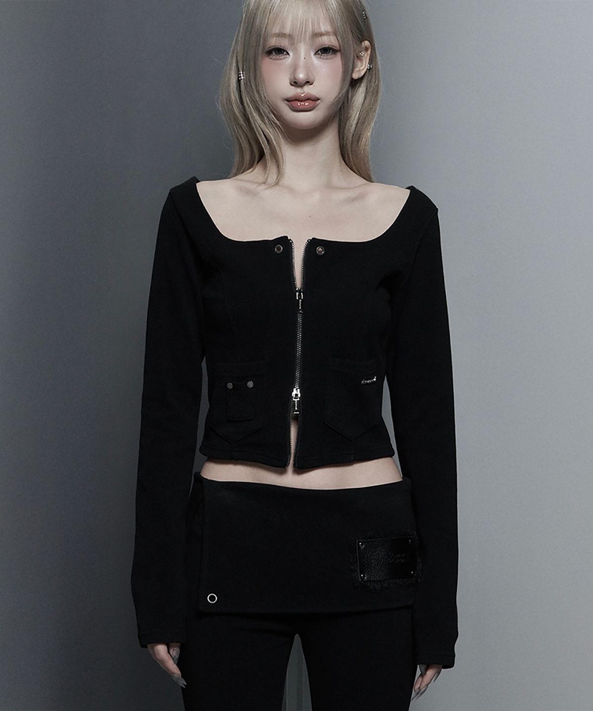 에트오소메(ETRE AU SOMMET) Square Button Point Slim-Fit Long Sleeve Top (Black)