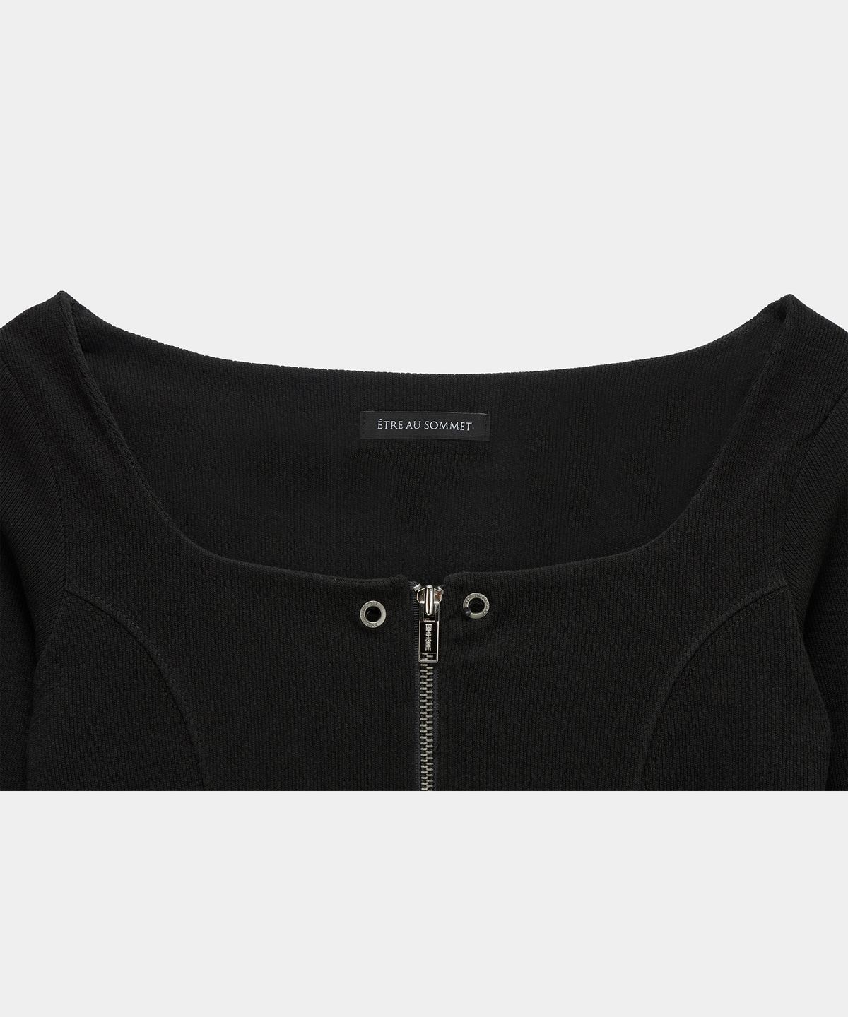 에트오소메(ETRE AU SOMMET) Square Button Point Slim-Fit Long Sleeve Top (Black)