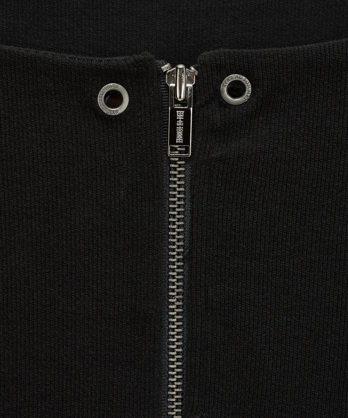 에트오소메(ETRE AU SOMMET) Square Button Point Slim-Fit Long Sleeve Top (Black)