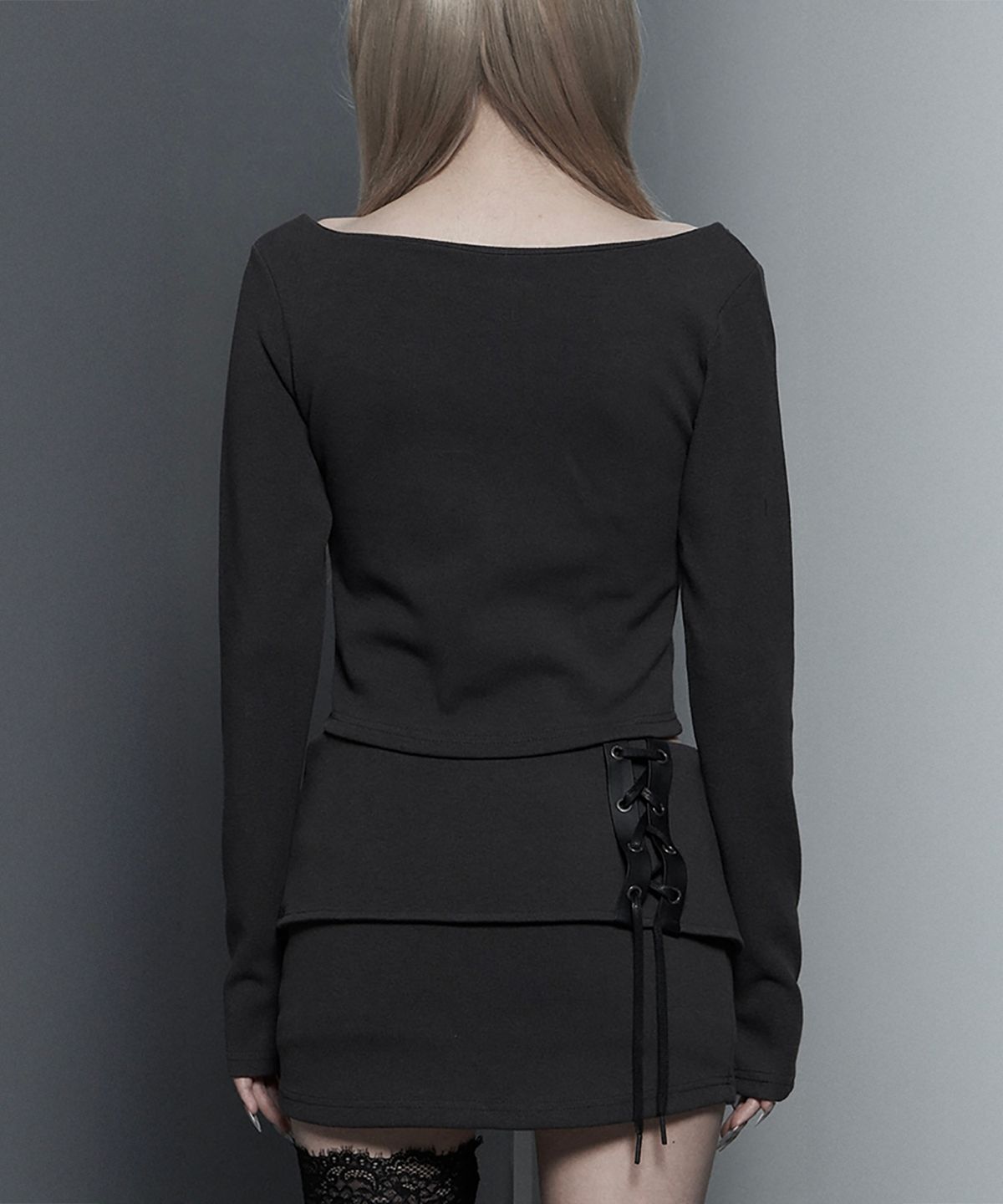 에트오소메(ETRE AU SOMMET) Square Button Point Slim-Fit Long Sleeve Top (Dark gray)