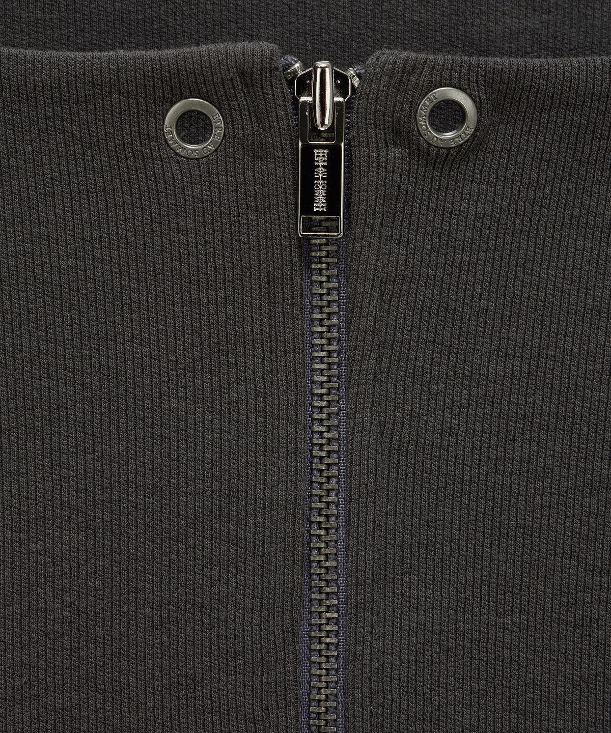 에트오소메(ETRE AU SOMMET) Square Button Point Slim-Fit Long Sleeve Top (Dark gray)