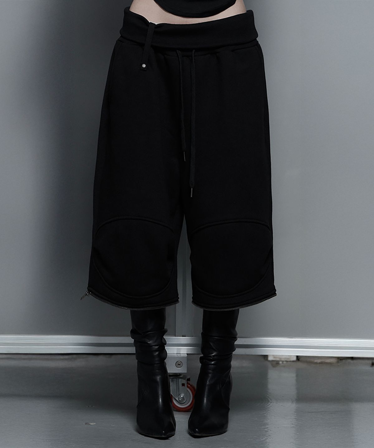 에트오소메(ETRE AU SOMMET) Zipper 2-Way Double Knee Bermuda Wide Pants (Black)