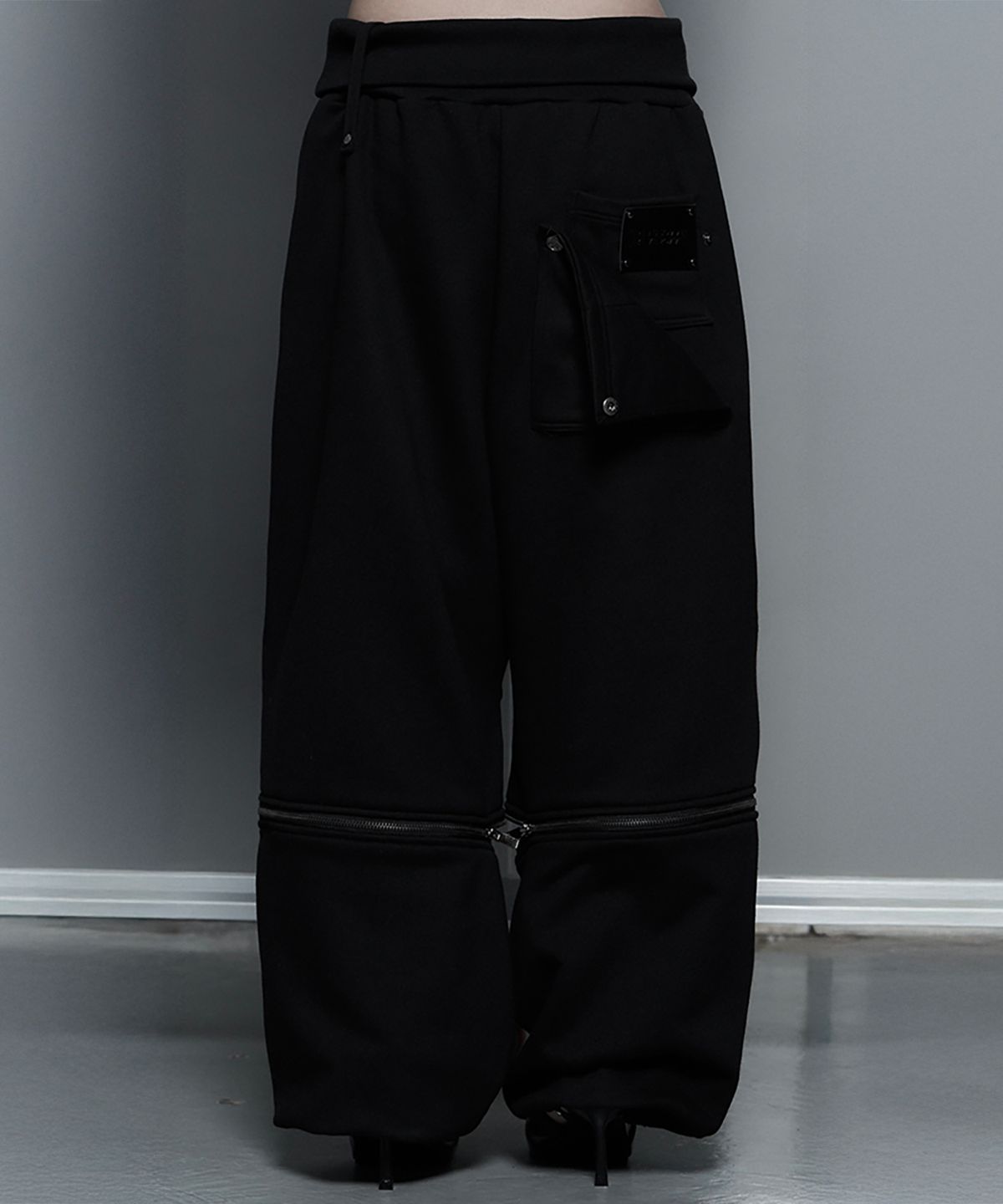 에트오소메(ETRE AU SOMMET) Zipper 2-Way Double Knee Bermuda Wide Pants (Black)