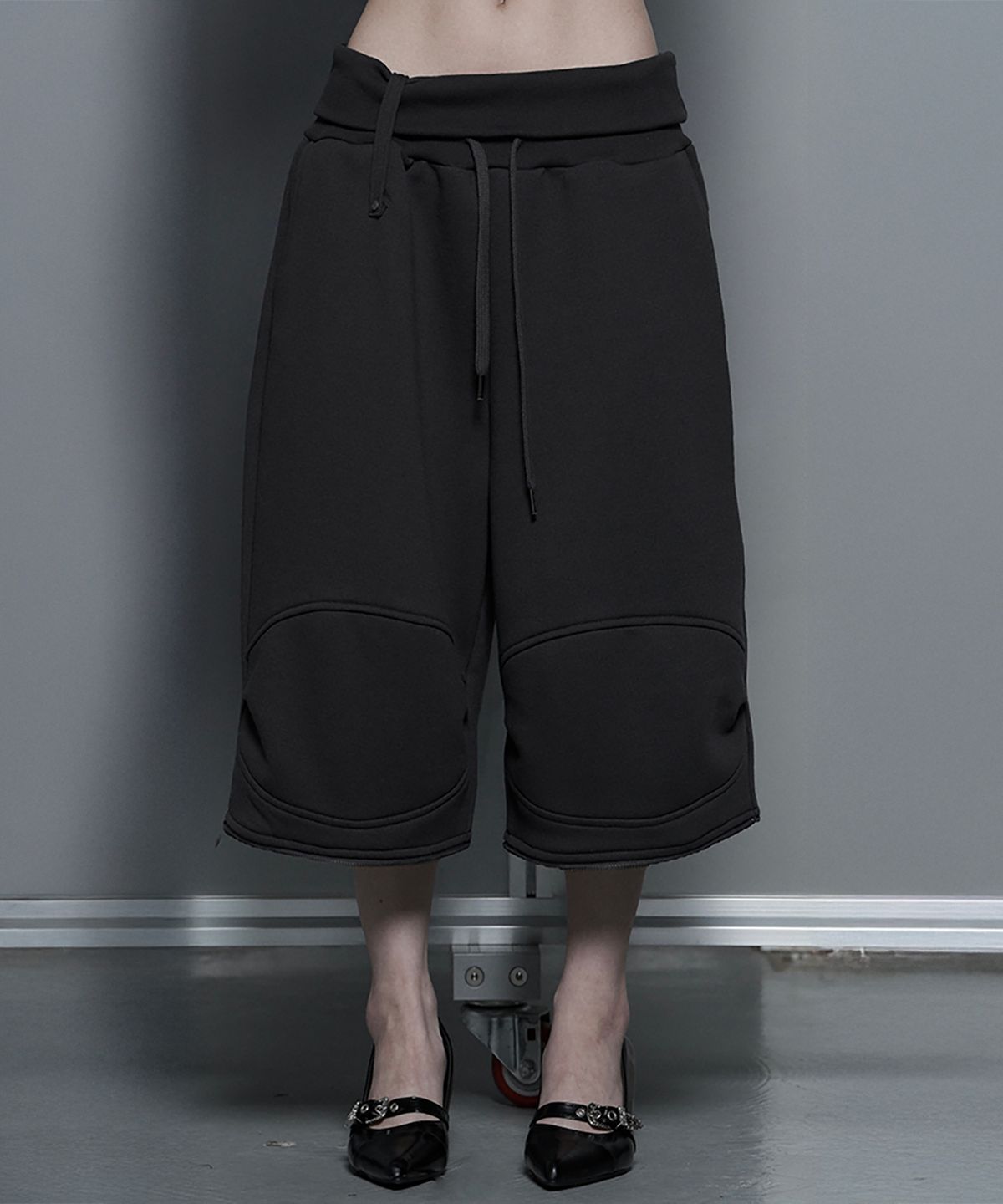 에트오소메(ETRE AU SOMMET) Zipper 2-Way Double Knee Bermuda Wide Pants (Charcoal)