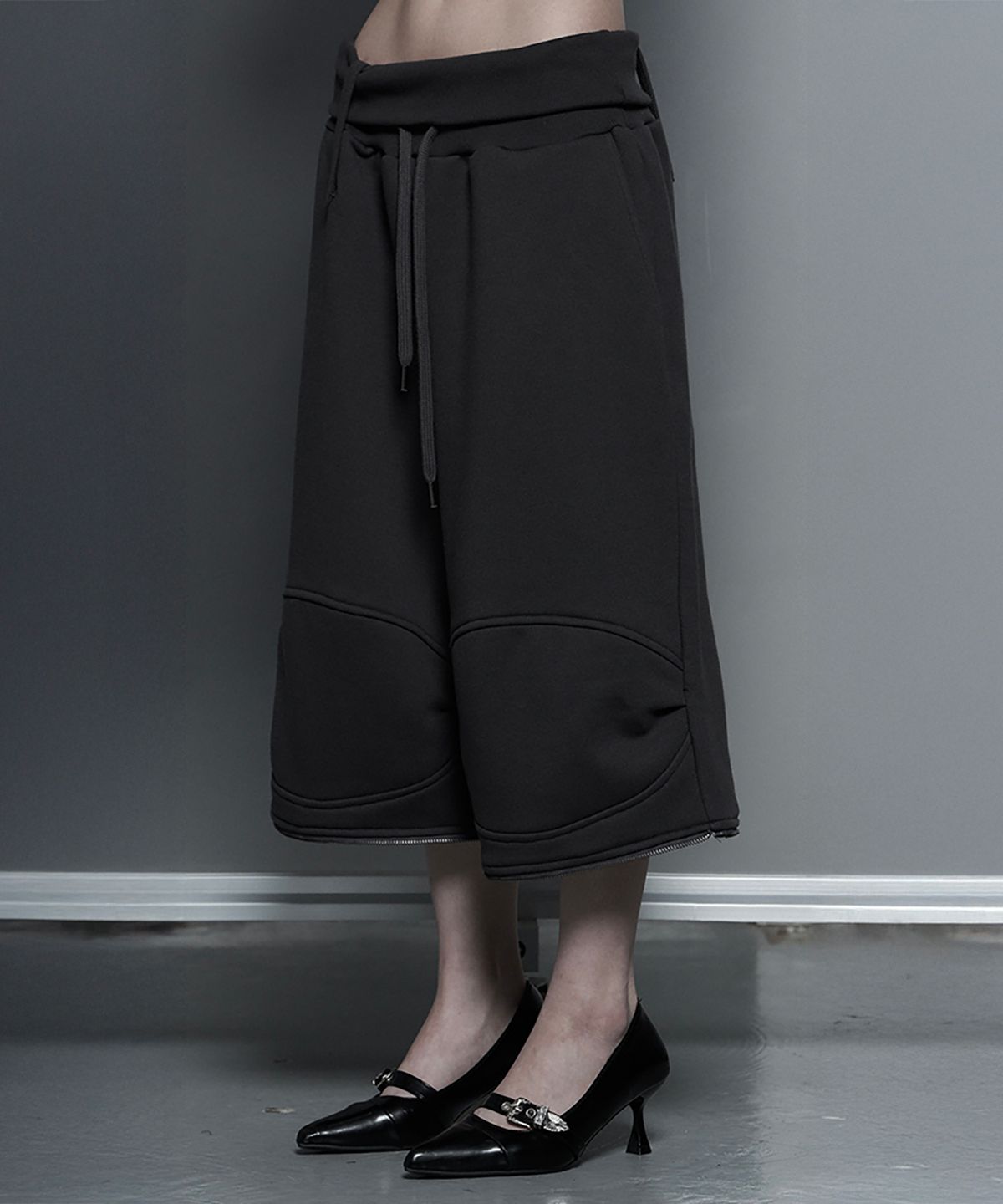 에트오소메(ETRE AU SOMMET) Zipper 2-Way Double Knee Bermuda Wide Pants (Charcoal)