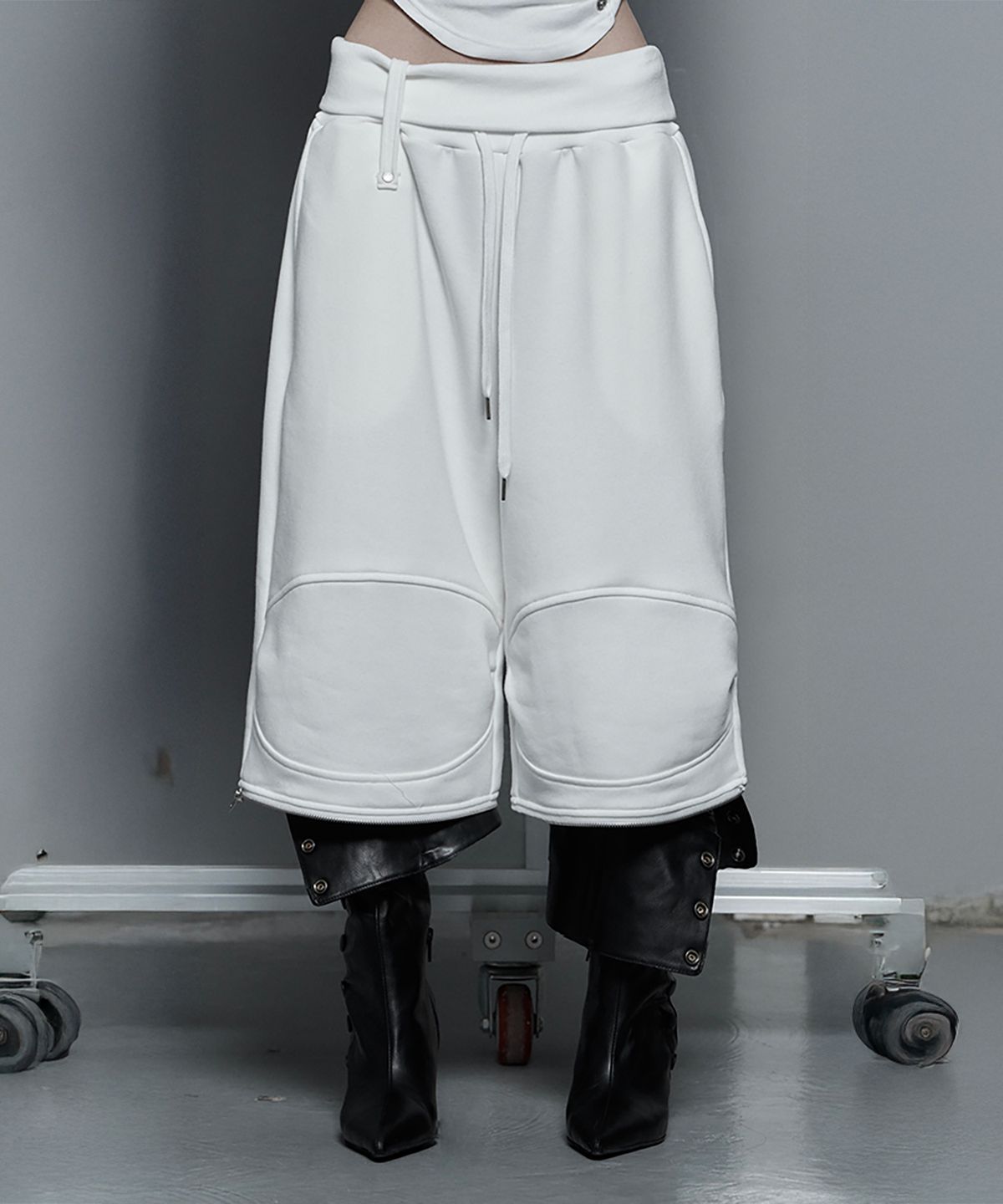 에트오소메(ETRE AU SOMMET) Zipper 2-Way Double Knee Bermuda Wide Pants (white)