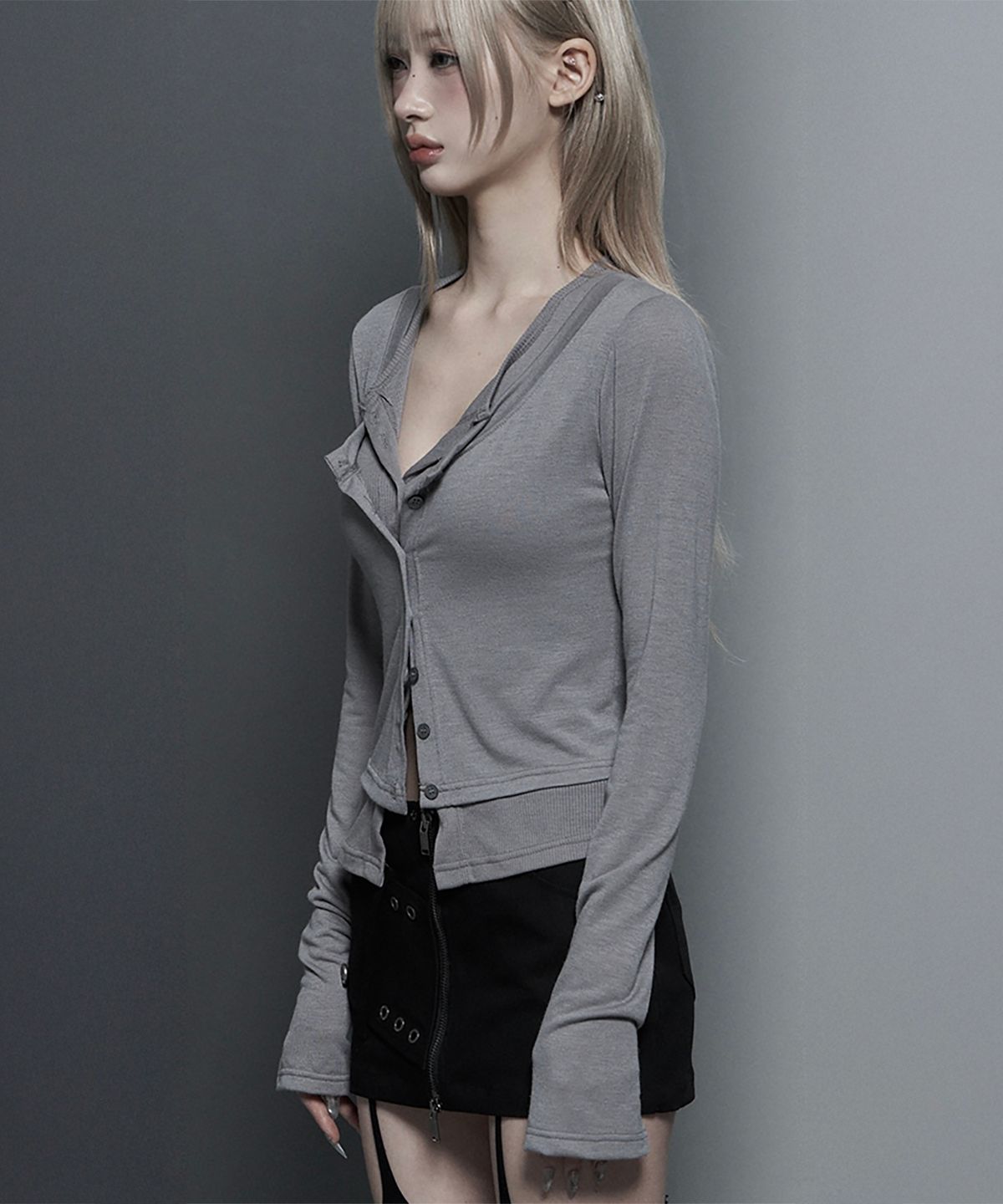 에트오소메(ETRE AU SOMMET) U-Neck Double Button layered Cardigan (Gray)
