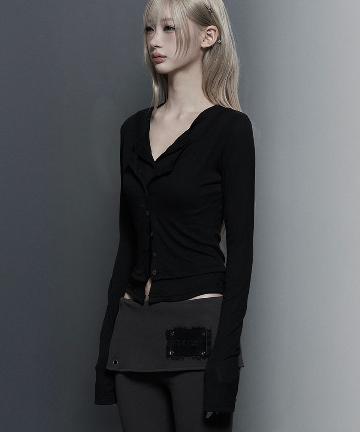 에트오소메(ETRE AU SOMMET) U-Neck Double Button layered Cardigan (Black)
