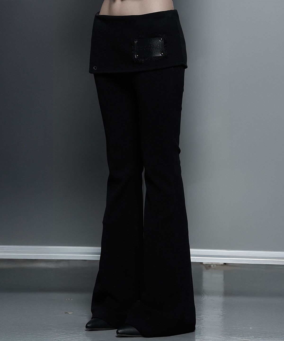 에트오소메(ETRE AU SOMMET) Lace-Up Side Slit Bootcut Pants (Black)