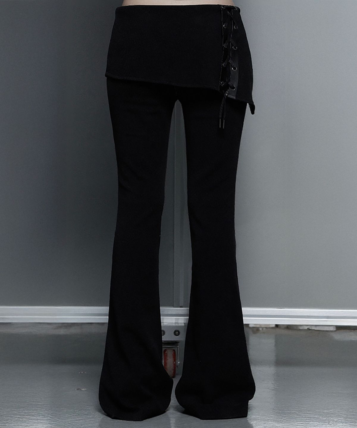 에트오소메(ETRE AU SOMMET) Lace-Up Side Slit Bootcut Pants (Black)