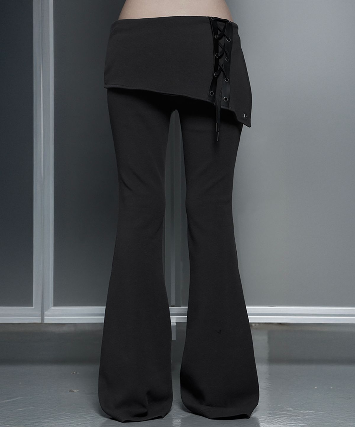 에트오소메(ETRE AU SOMMET) Lace-Up Side Slit Bootcut Pants (Charcoal)