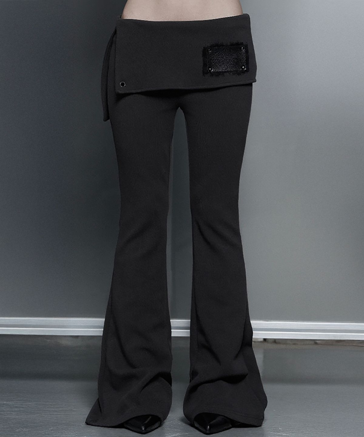에트오소메(ETRE AU SOMMET) Lace-Up Side Slit Bootcut Pants (Charcoal)