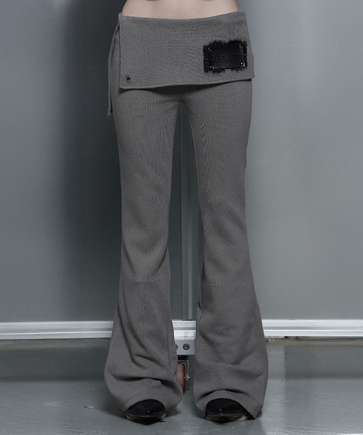 에트오소메(ETRE AU SOMMET) Lace-Up Side Slit Bootcut Pants (Mocha)
