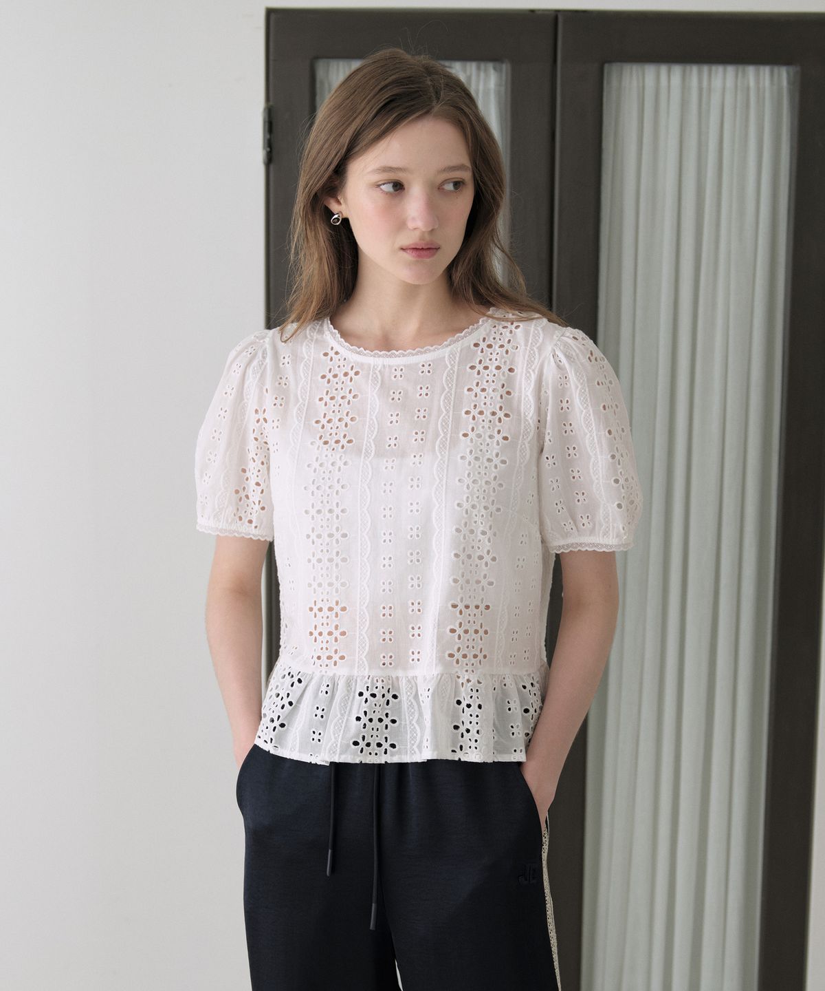 쥬시쥬디(JUCYJUDY) 아일렛러플블라우스 JZBL329F