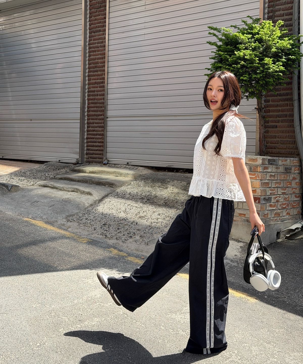 쥬시쥬디(JUCYJUDY) 아일렛러플블라우스 JZBL329F