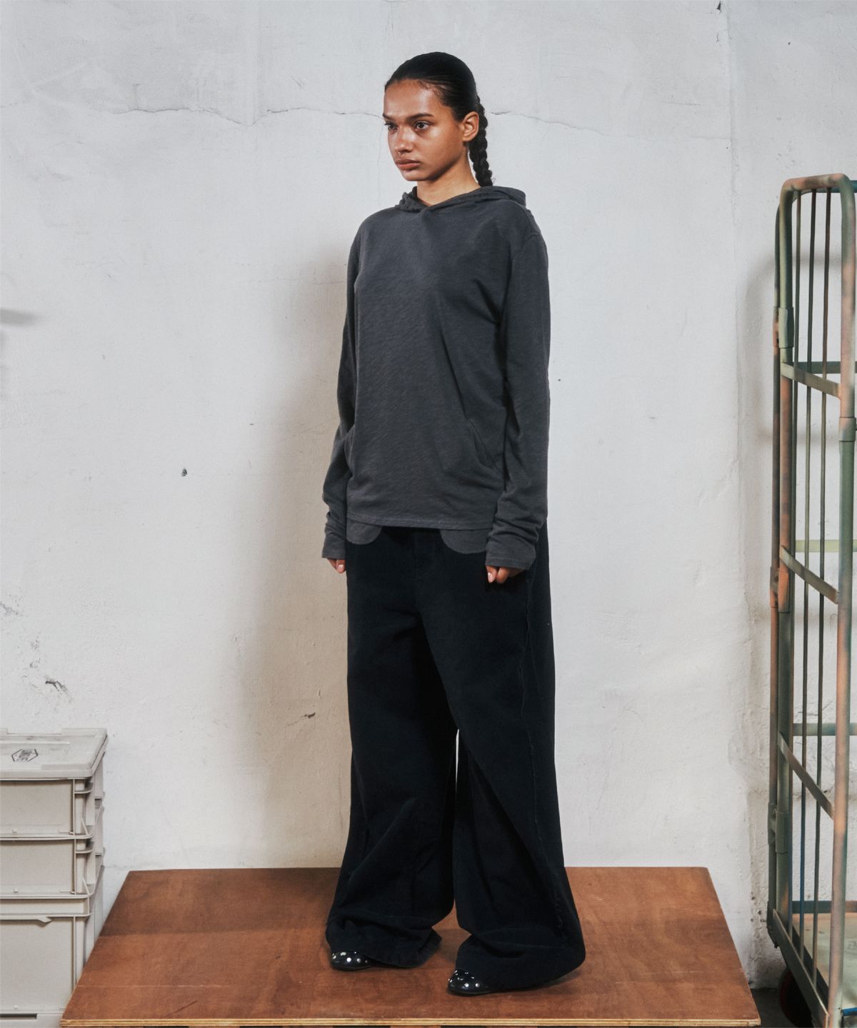 더바이닐하우스(THEVINYLHOUSE) SAG WIDE BELTED PANTS BLACK