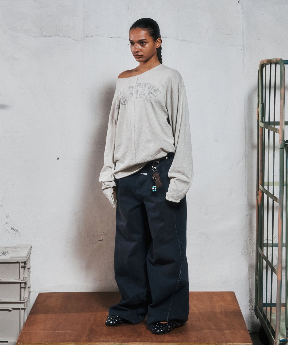 더바이닐하우스(THEVINYLHOUSE) SAG WIDE BELTED PANTS NAVY